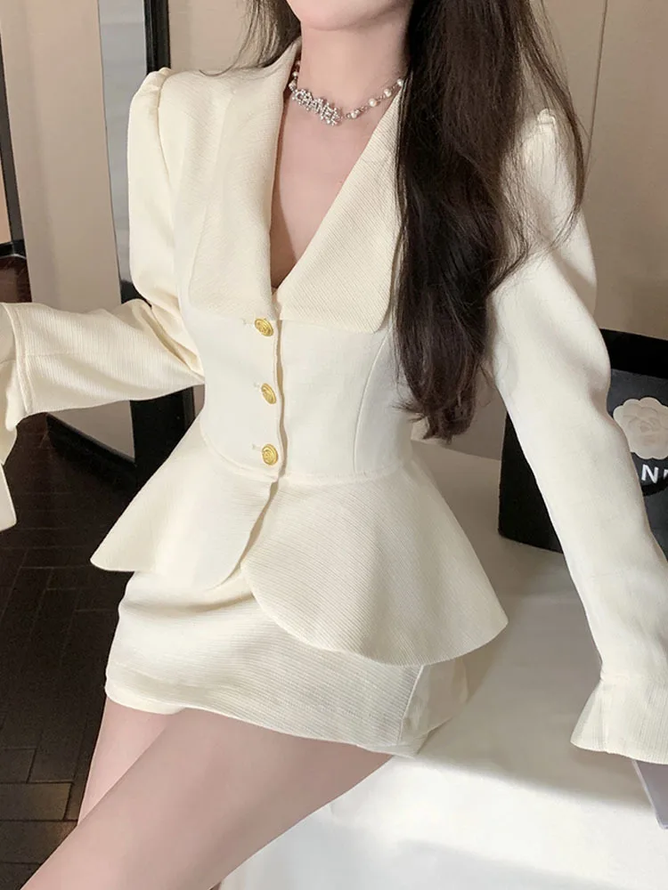 French Small Fragrance Two Piece Set Women Flare Sleeve Coat + Short Suits Korean Elegant Fashion OL 2 Piece Pant Sets Spring
French Small Fragrance Two Piece Set Women Flare Sleeve Coat + Short Suits Korean Elegant Fashion OL 2 Piece Pant Sets Spring