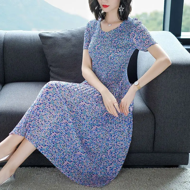 2026 summer new floral slim and thin big pendulum pleated dress temperament celebrity long skirt women
2026 summer new floral slim and thin big pendulum pleated dress temperament celebrity long skirt women