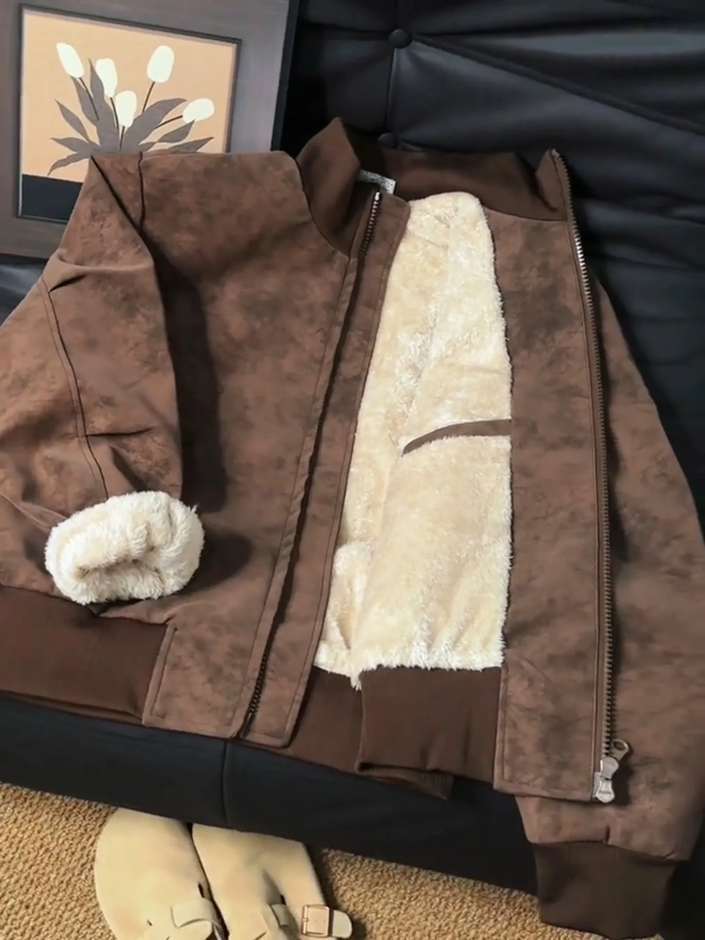 Мужская зимняя куртка-бомбер из искусственной кожи PU с подкладкой из овечьей шерсти, утепленная, в американском стиле
Мужская зимняя куртка-бомбер из искусственной кожи PU с подкладкой из овечьей шерсти, утепленная, в американском стиле