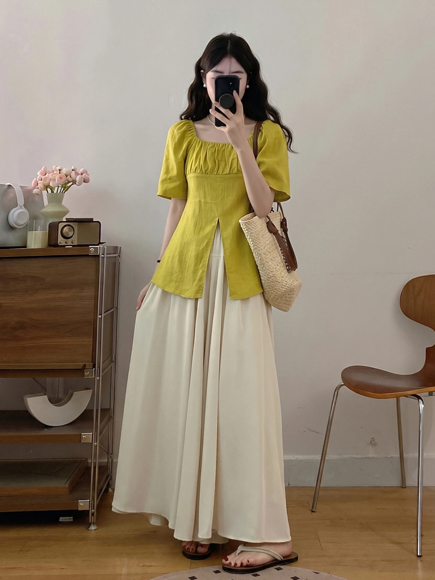 Laid-back Style Women's Summer 2026 plus Size Design Sense Slit Top Wide Leg Pants Skirt Two-piece Set Casual Fashion Ensemble
Laid-back Style Women's Summer 2026 plus Size Design Sense Slit Top Wide Leg Pants Skirt Two-piece Set Casual Fashion Ensemble
