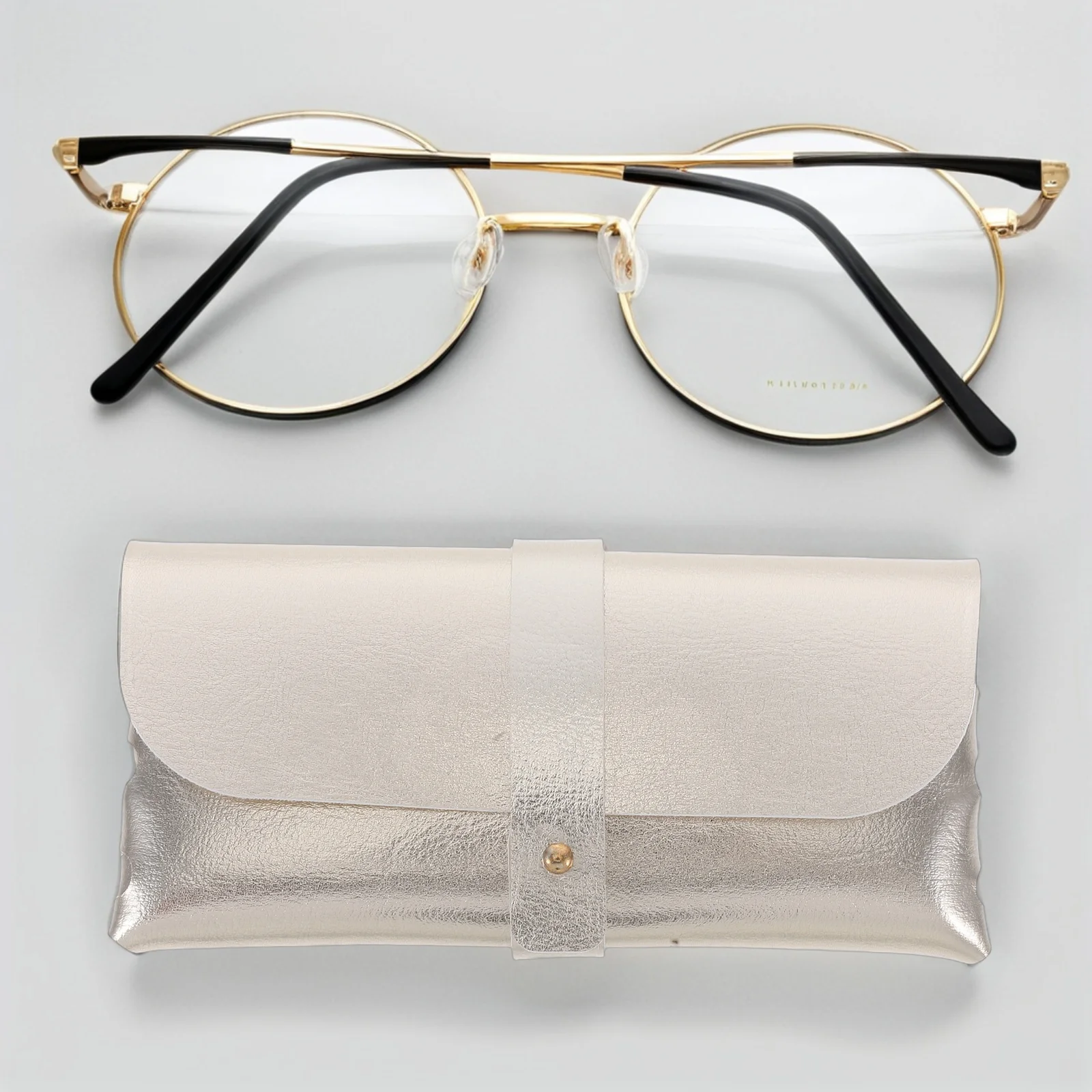 Handmade PVC Glasses Case Buckle Clamshell Design Minimalist Large Capacity Protective Cover Bag for Glasses Sunglasses
Handmade PVC Glasses Case Buckle Clamshell Design Minimalist Large Capacity Protective Cover Bag for Glasses Sunglasses