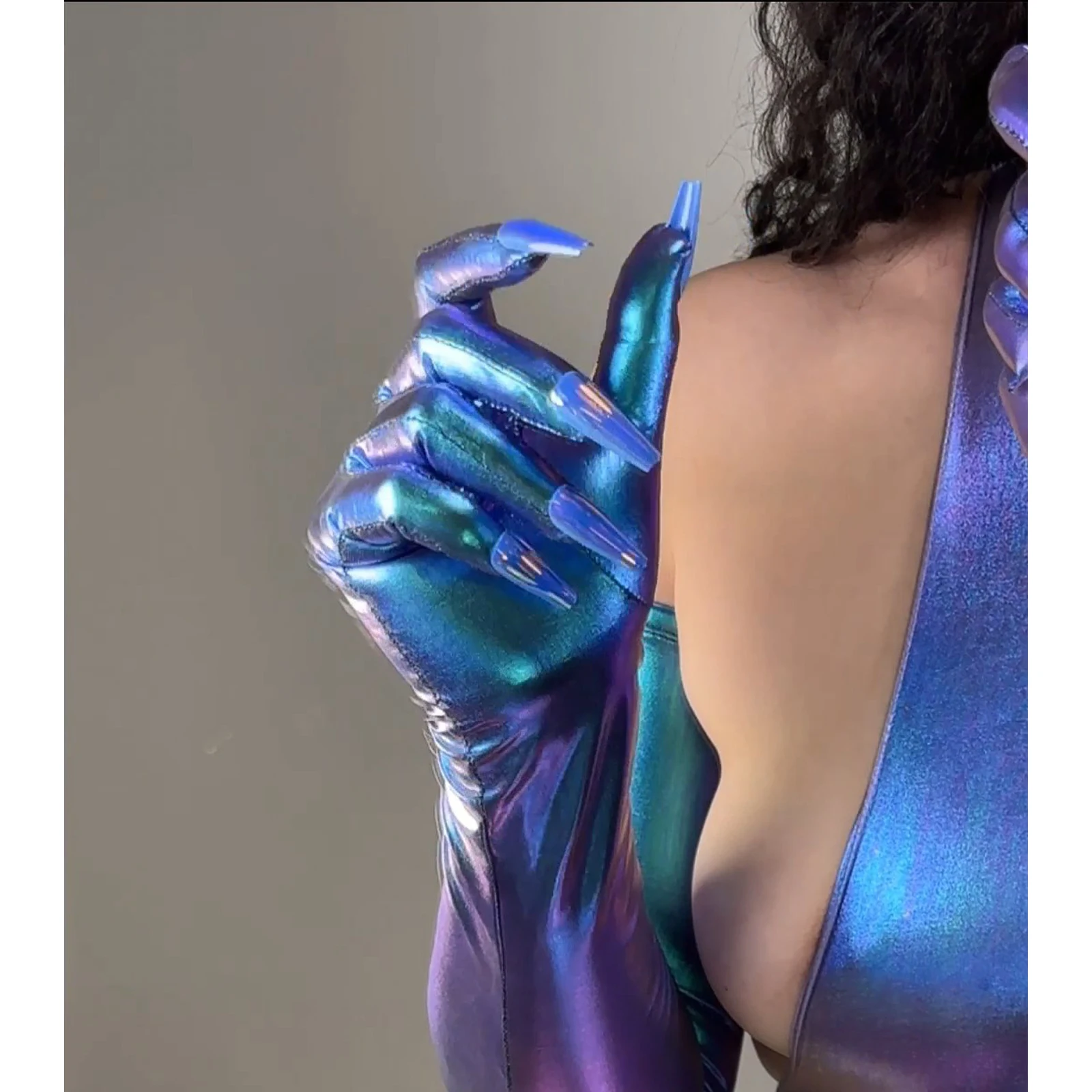 Metallic Nail GLOVES HOLOGRAPHIC Blue 70CM Long Shiny Liquid Gloves with Nails Super Thin Elastic Evening Party Halloween Glove
Metallic Nail GLOVES HOLOGRAPHIC Blue 70CM Long Shiny Liquid Gloves with Nails Super Thin Elastic Evening Party Halloween Glove