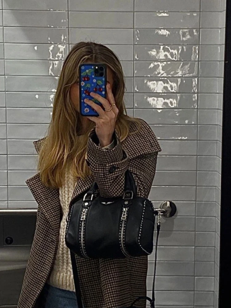 Elegant Plaid Stand Collar Tweed Coat Women Vintage Single Breasted Short Coats Female Winter Classic Chic Street Overcoats
Elegant Plaid Stand Collar Tweed Coat Women Vintage Single Breasted Short Coats Female Winter Classic Chic Street Overcoats