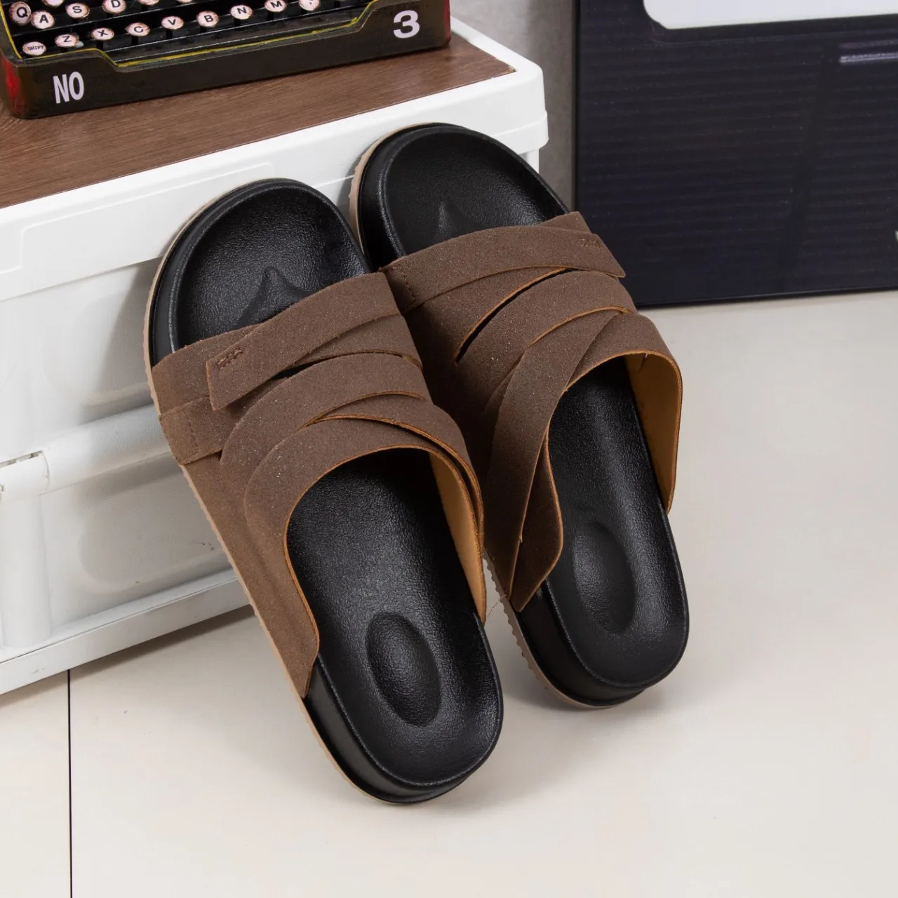 Summer Breathable Men Slippers Mesh Velvet Soft Slides Anti Slip Cloud Sandals Outdoor Beach Casual Mule Versatile Fashion shoes
Summer Breathable Men Slippers Mesh Velvet Soft Slides Anti Slip Cloud Sandals Outdoor Beach Casual Mule Versatile Fashion shoes