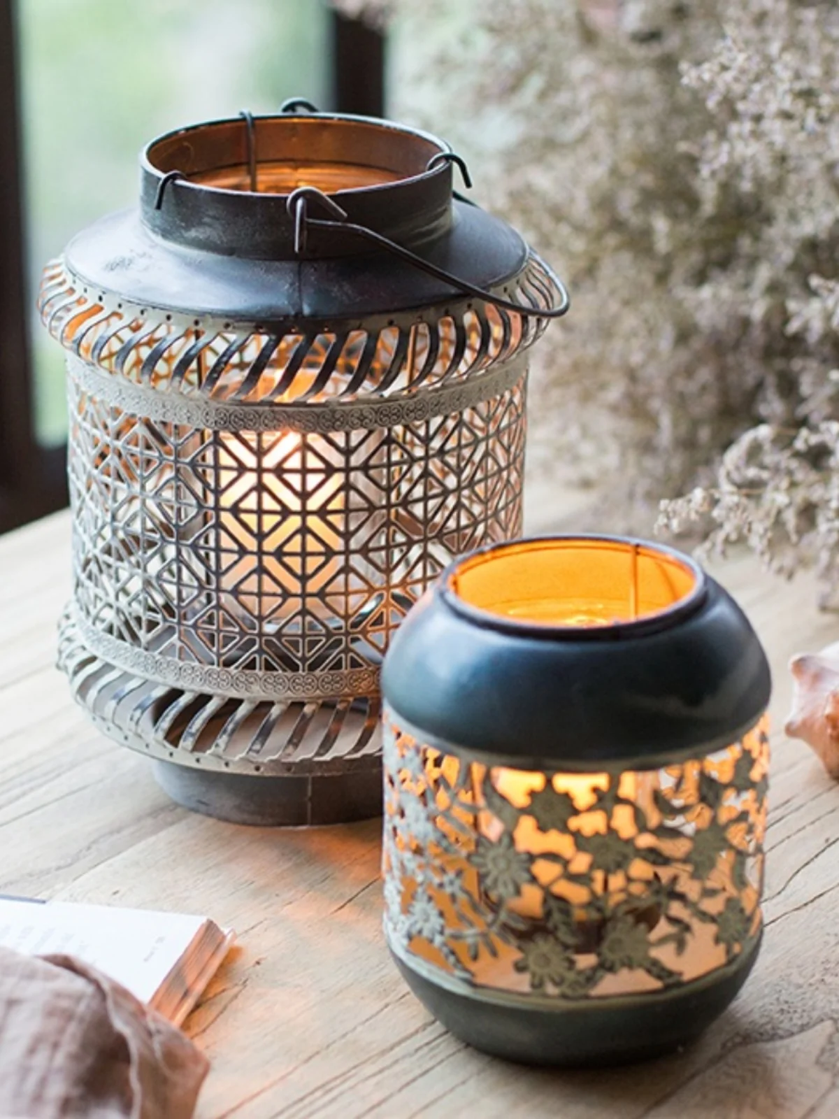 Japanese wrought iron candlestick hollow lantern basket wind lamp handicraft retro old
Japanese wrought iron candlestick hollow lantern basket wind lamp handicraft retro old