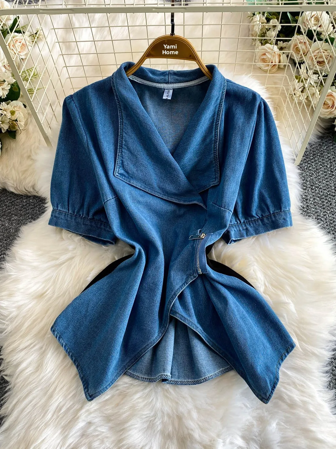 Fashionable Denim Patchwork Elegant Large Collar Zipper Split Women's Shirt Summer Design Korean Style Loose Fit Short Sleeve
Fashionable Denim Patchwork Elegant Large Collar Zipper Split Women's Shirt Summer Design Korean Style Loose Fit Short Sleeve