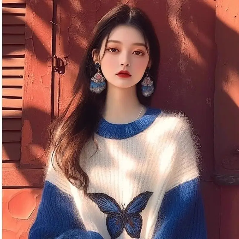 contrast blue soft waxy sweater women 2024 autumn and winter new loose Korean version butterfly print top
contrast blue soft waxy sweater women 2024 autumn and winter new loose Korean version butterfly print top