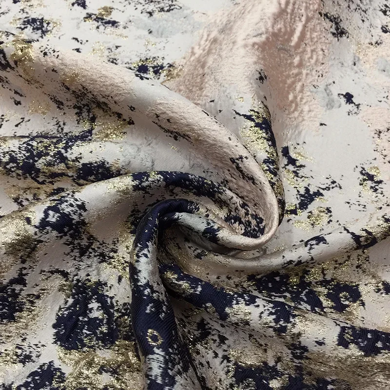 Золотая шелковая парча Жаккардовая ткань Платье Тренч Модная ткань Европейский брендовый дизайн Швейная оптовая продажа Материал на метр
Золотая шелковая парча Жаккардовая ткань Платье Тренч Модная ткань Европейский брендовый дизайн Швейная оптовая продажа Материал на метр