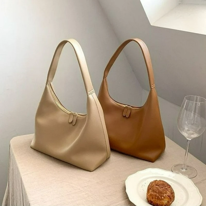 Retro Minimalist Lightweight Versatile Dumpling Bag with Shoulder Strap and Elastic Waist, Double Zipped Leather Handbag
Retro Minimalist Lightweight Versatile Dumpling Bag with Shoulder Strap and Elastic Waist, Double Zipped Leather Handbag