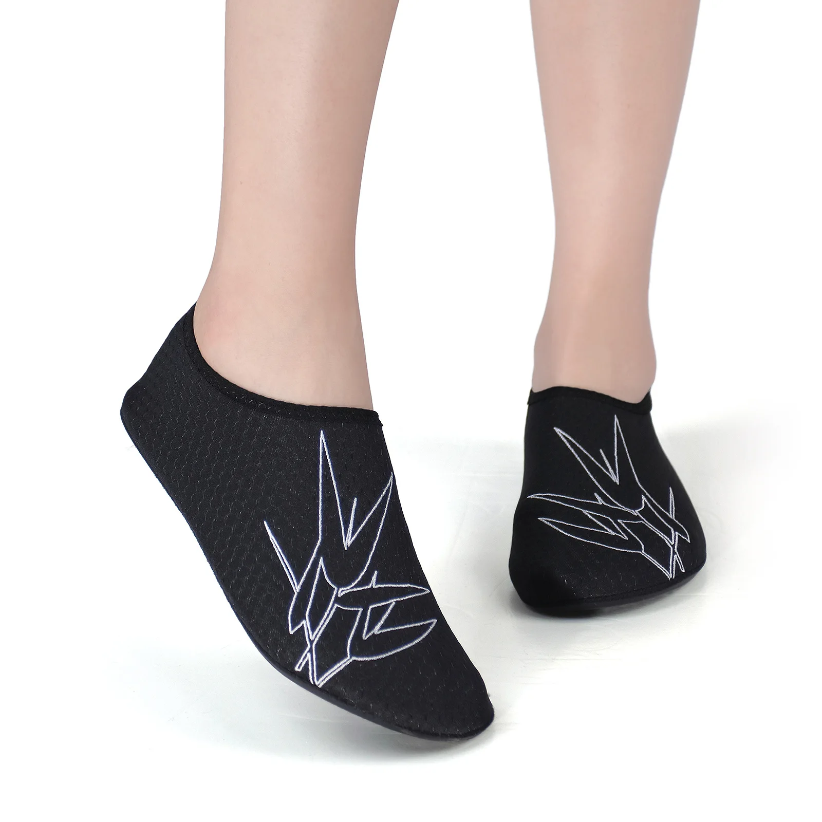 Men Women Water Shoes Black Bamboo Print Quick Dry Aqua Socks for Beach Swimming Surfing Wading
Men Women Water Shoes Black Bamboo Print Quick Dry Aqua Socks for Beach Swimming Surfing Wading