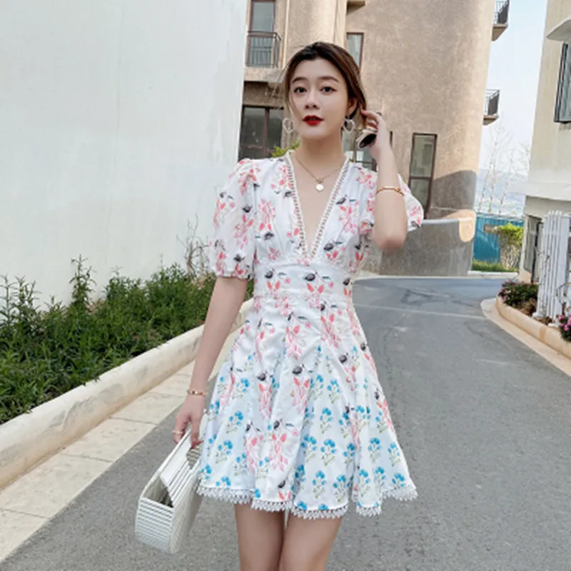 High-Quality New Summer Women's Dress Slim Deep V-Neck Lace Hollow Lantern Sleeve Print Patchwork High-Waisted Dress Vestidos
High-Quality New Summer Women's Dress Slim Deep V-Neck Lace Hollow Lantern Sleeve Print Patchwork High-Waisted Dress Vestidos