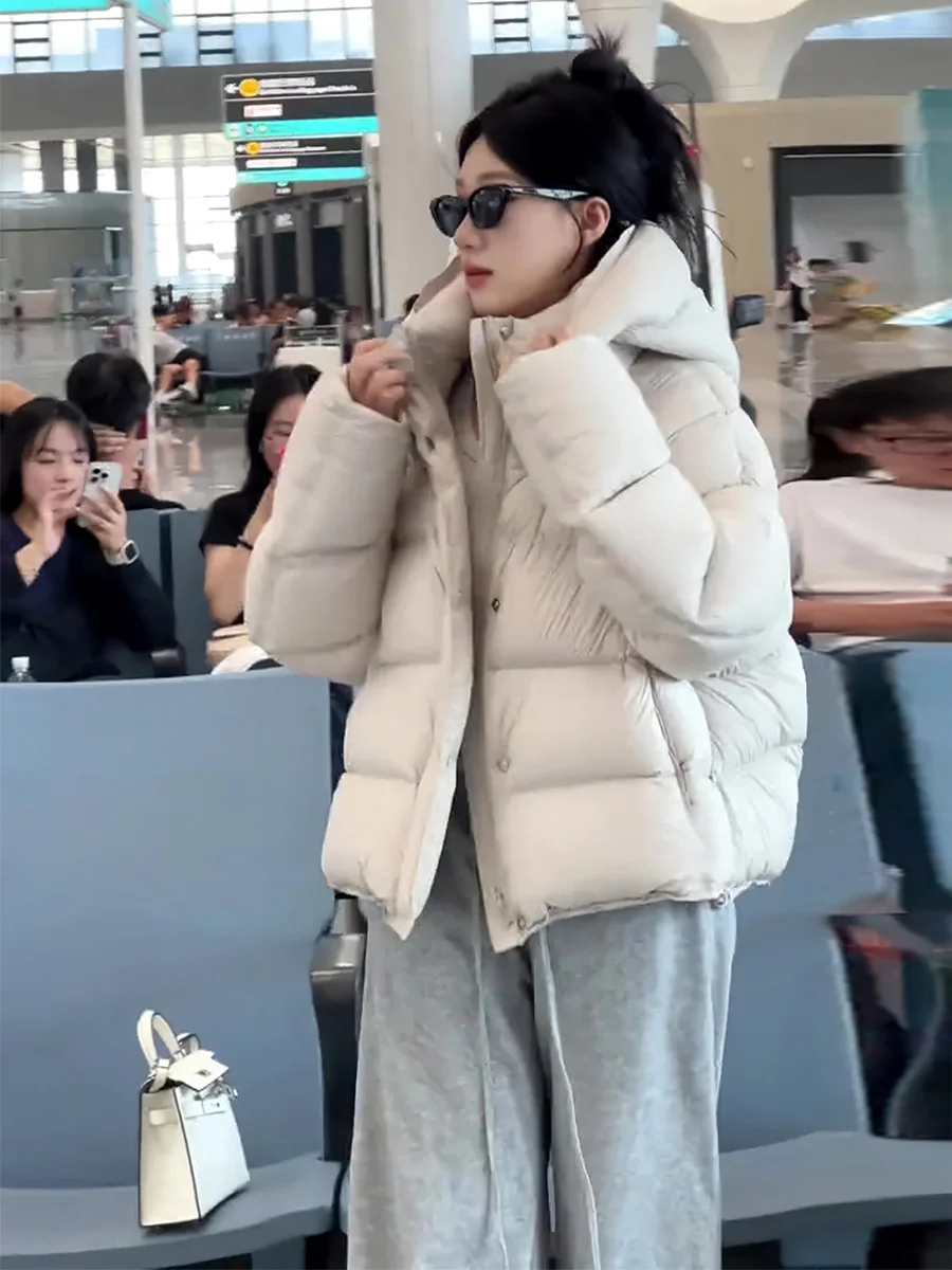 Женская утепленная белая пуховая куртка-пуховик с капюшоном и утяжкой на талии, теплая, модная, для повседневной носки, новинка 2024 года
Женская утепленная белая пуховая куртка-пуховик с капюшоном и утяжкой на талии, теплая, модная, для повседневной носки, новинка 2024 года