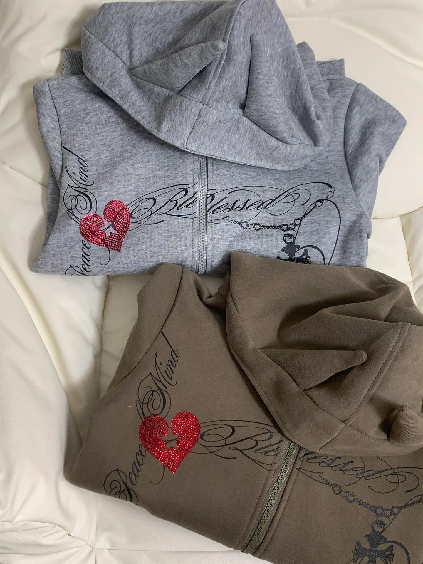 Корейский уличный кардиган-худи с принтом монстра, женский, с сердечками и стразами, приталенный, с капюшоном, верхняя одежда
Корейский уличный кардиган-худи с принтом монстра, женский, с сердечками и стразами, приталенный, с капюшоном, верхняя одежда