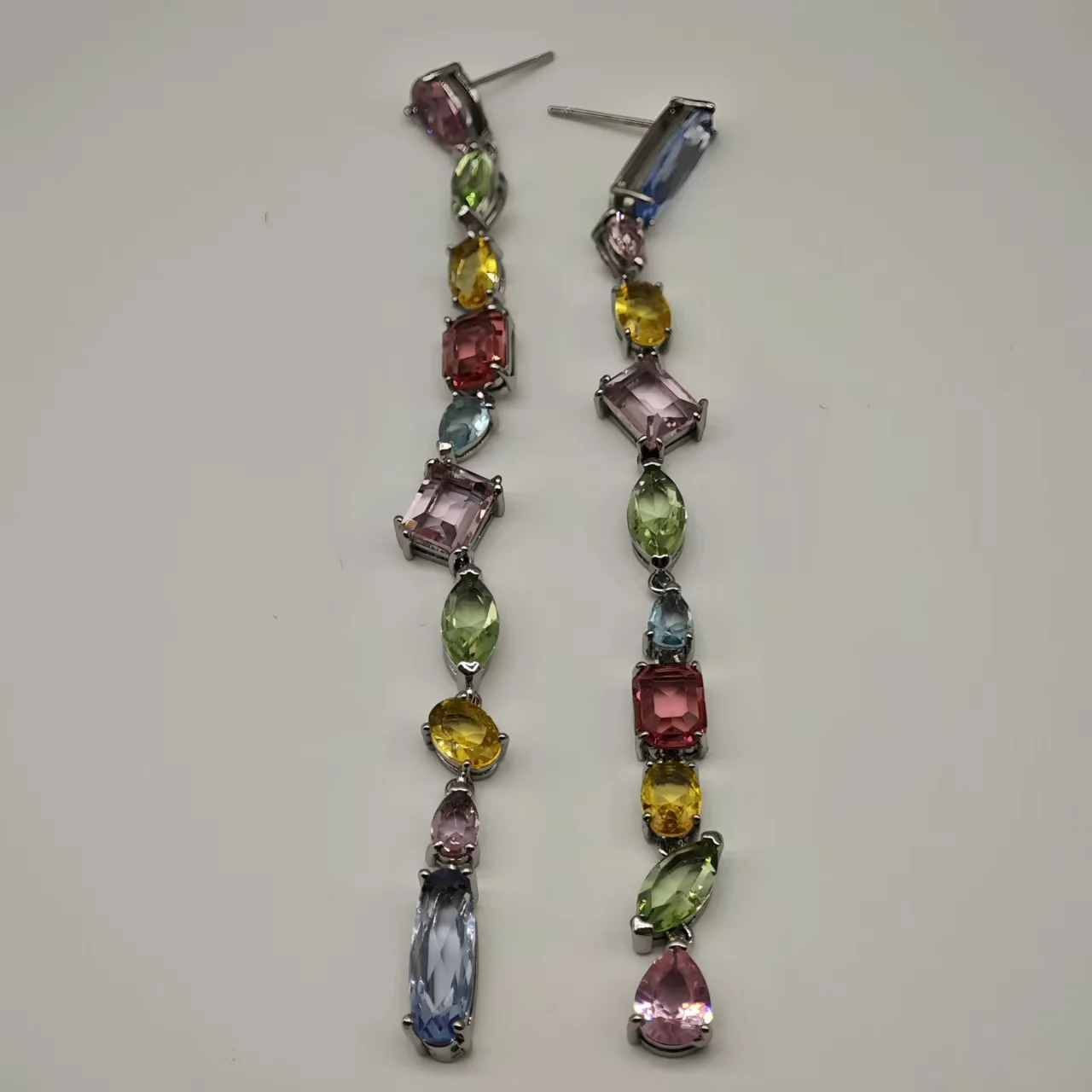 2025 autumn fashion irregular multi-color earrings
2025 autumn fashion irregular multi-color earrings