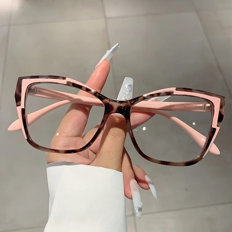 A pair of women's color-blocked cat-eye sunglasses with flat lenses
A pair of women's color-blocked cat-eye sunglasses with flat lenses