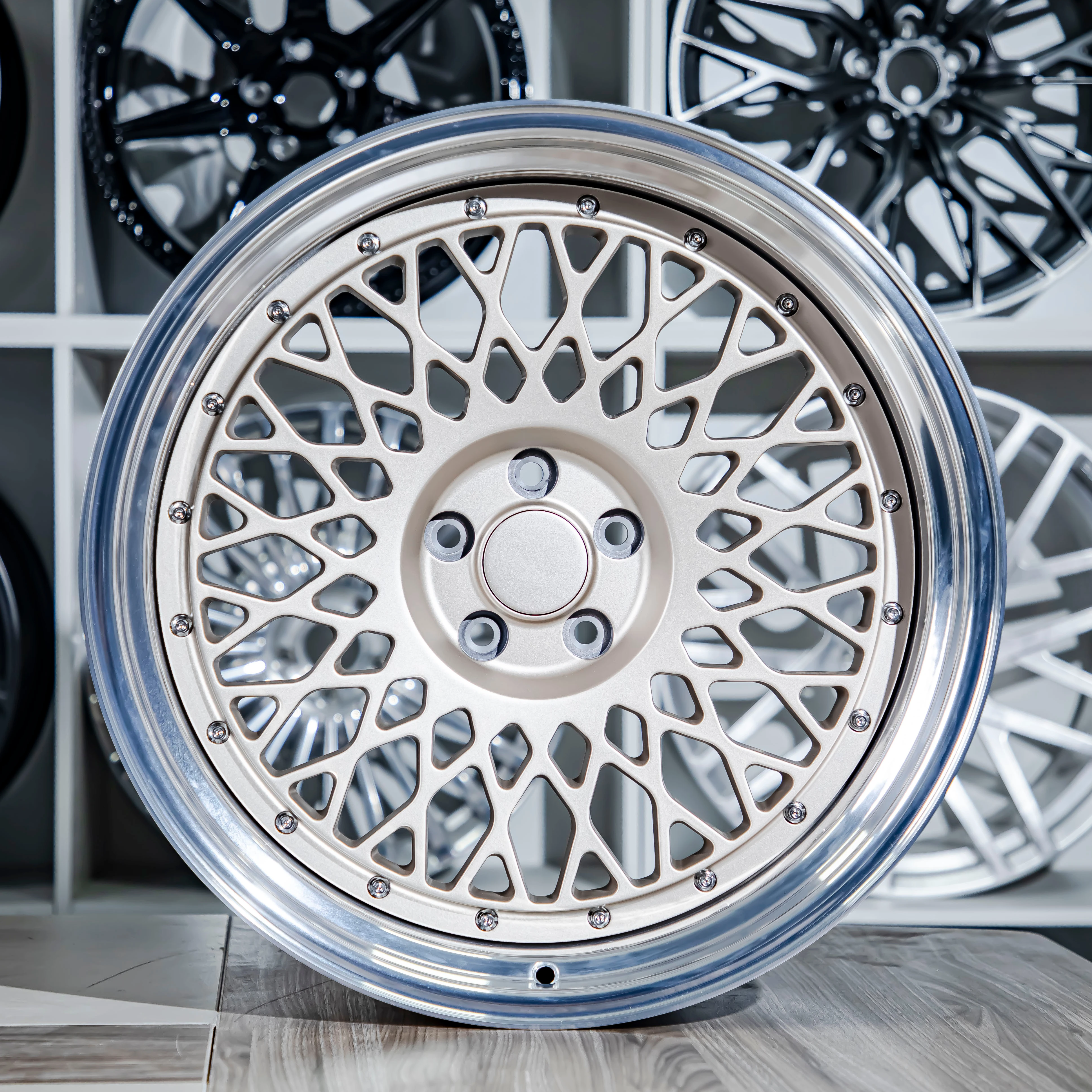 Passenger Car in Aluminum Alloy with Matte White Gold Face and Polished Dual Step Barrel in Forged Wheels for 2023 M3 G80
Passenger Car in Aluminum Alloy with Matte White Gold Face and Polished Dual Step Barrel in Forged Wheels for 2023 M3 G80