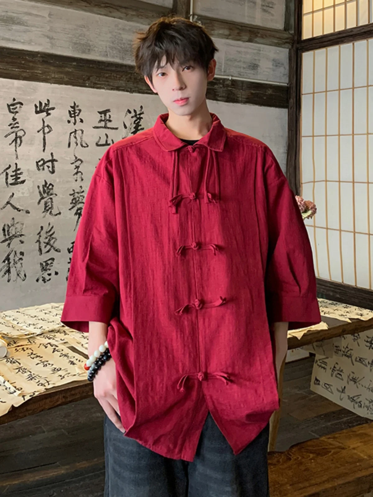 Мужская свободная рубашка с воротником-стойкой на пуговицах в китайском стиле, повседневная летняя рубашка большого размера
Мужская свободная рубашка с воротником-стойкой на пуговицах в китайском стиле, повседневная летняя рубашка большого размера