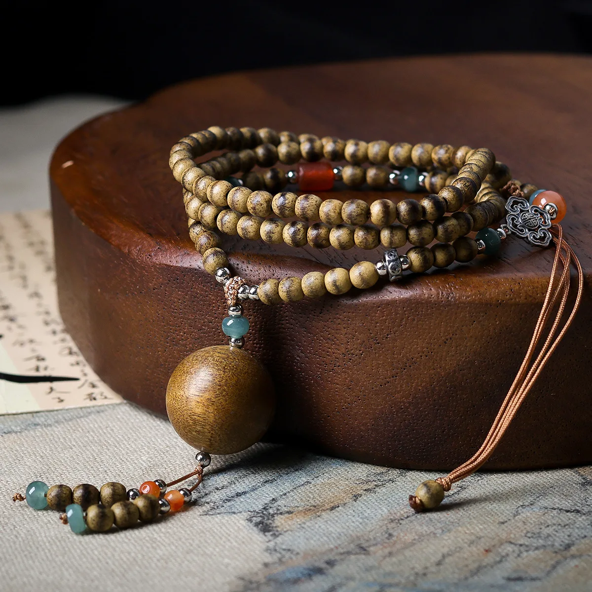 New Chinese Style Butter Agarwood Necklace Huang Qinan South Red Agate Emerald 70% Silver Sweater Chain Gifts
New Chinese Style Butter Agarwood Necklace Huang Qinan South Red Agate Emerald 70% Silver Sweater Chain Gifts