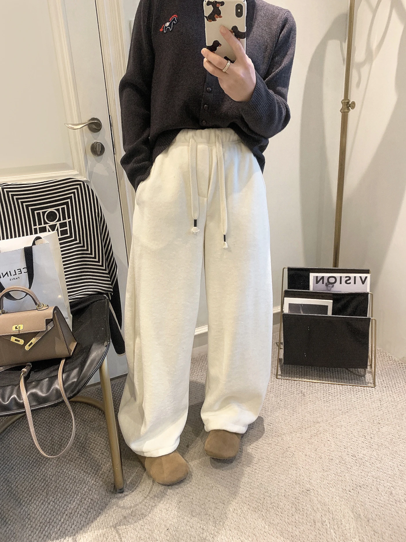 Модные женские брюки с высокой талией, на флисовой подкладке, прямого кроя, широкие, осенне-зимние, в корейском стиле, повседневные
Модные женские брюки с высокой талией, на флисовой подкладке, прямого кроя, широкие, осенне-зимние, в корейском стиле, повседневные