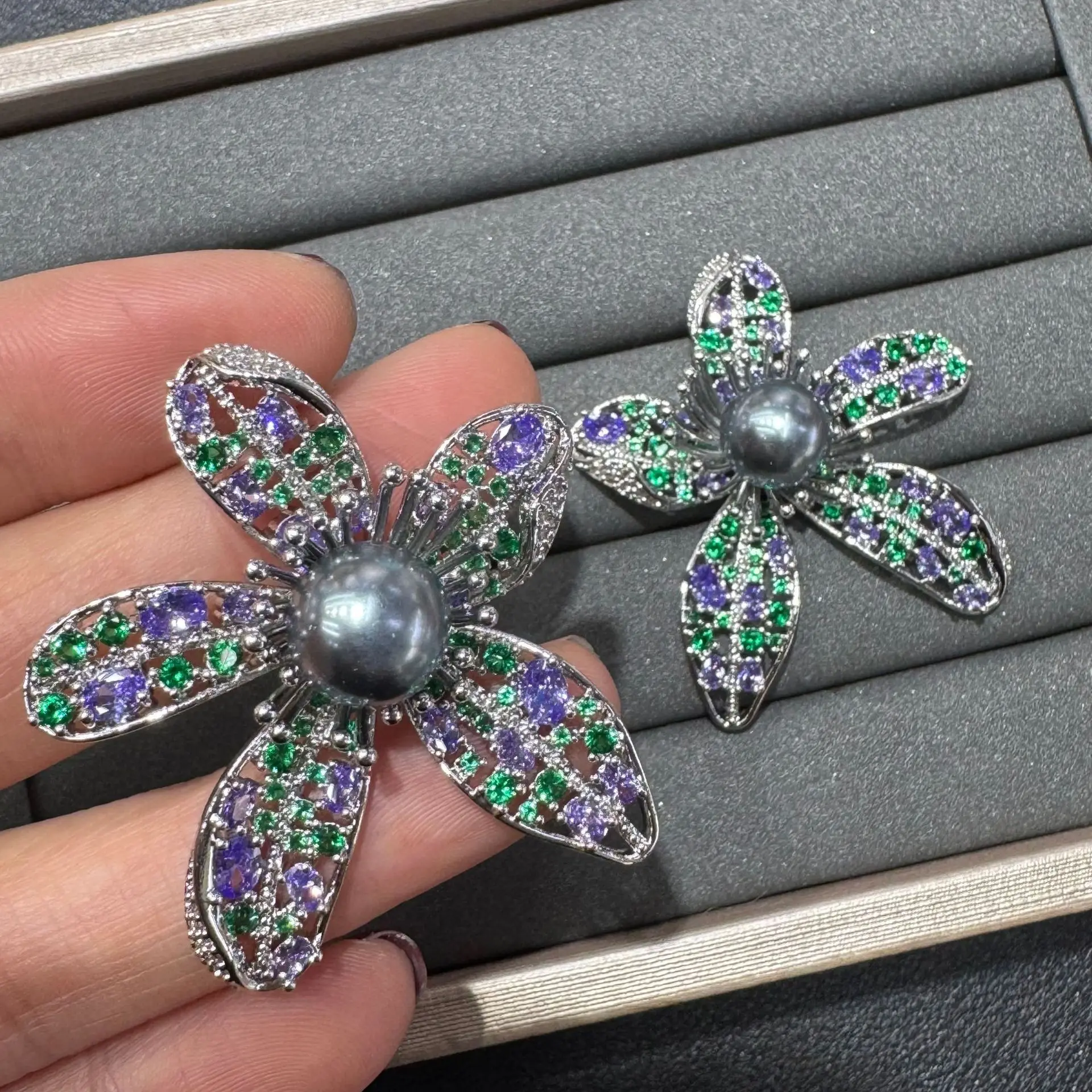 flower petals stud earrings for women elegant jewelry for gala event dinner party shiny zircon white purple green earrings gift
flower petals stud earrings for women elegant jewelry for gala event dinner party shiny zircon white purple green earrings gift