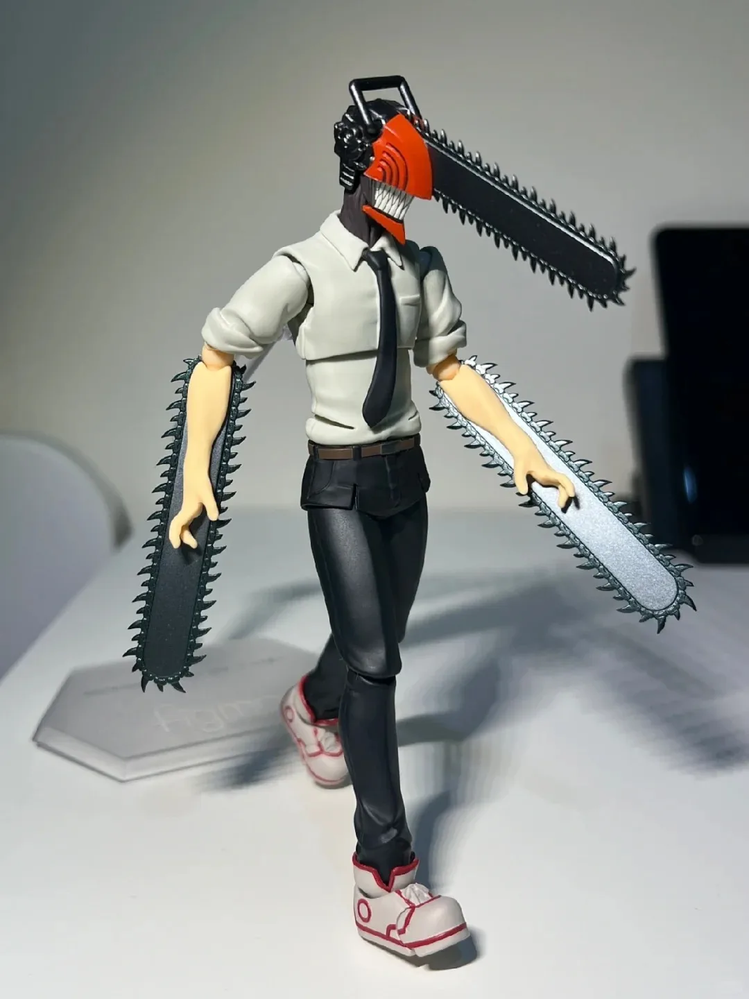 Фигурка человека с бензопилой Figma 586 — Denji With Pochita — коллекционные игрушки в стиле аниме для мальчиков и подарок
Фигурка человека с бензопилой Figma 586 — Denji With Pochita — коллекционные игрушки в стиле аниме для мальчиков и подарок