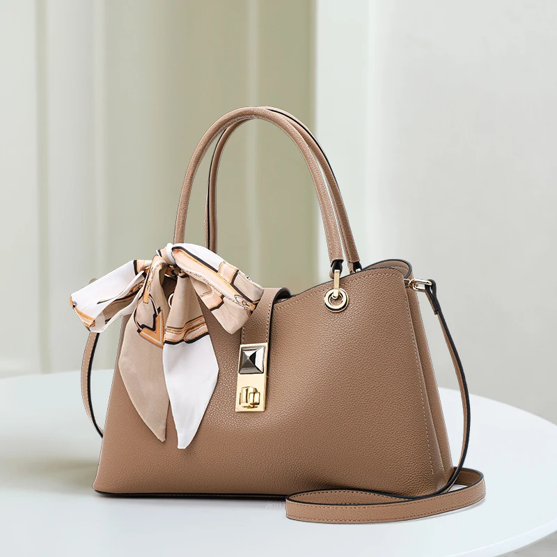 Aidrani A high-end and minimalist women's handbag made of high-quality cowhide with a large capacity
Aidrani A high-end and minimalist women's handbag made of high-quality cowhide with a large capacity