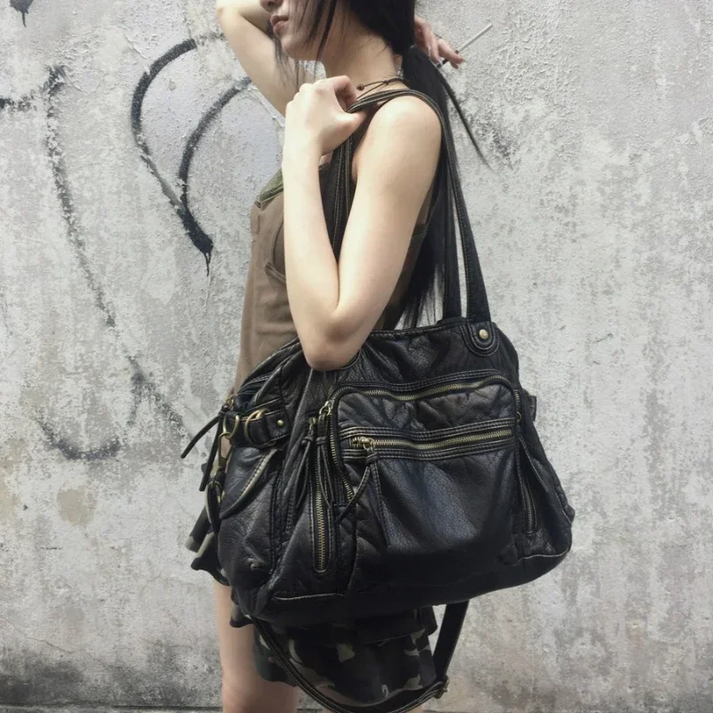 Women's fashion retro Y2K hot girl motorcycle bag large capacity washed distressed shoulder messenger bag
Women's fashion retro Y2K hot girl motorcycle bag large capacity washed distressed shoulder messenger bag