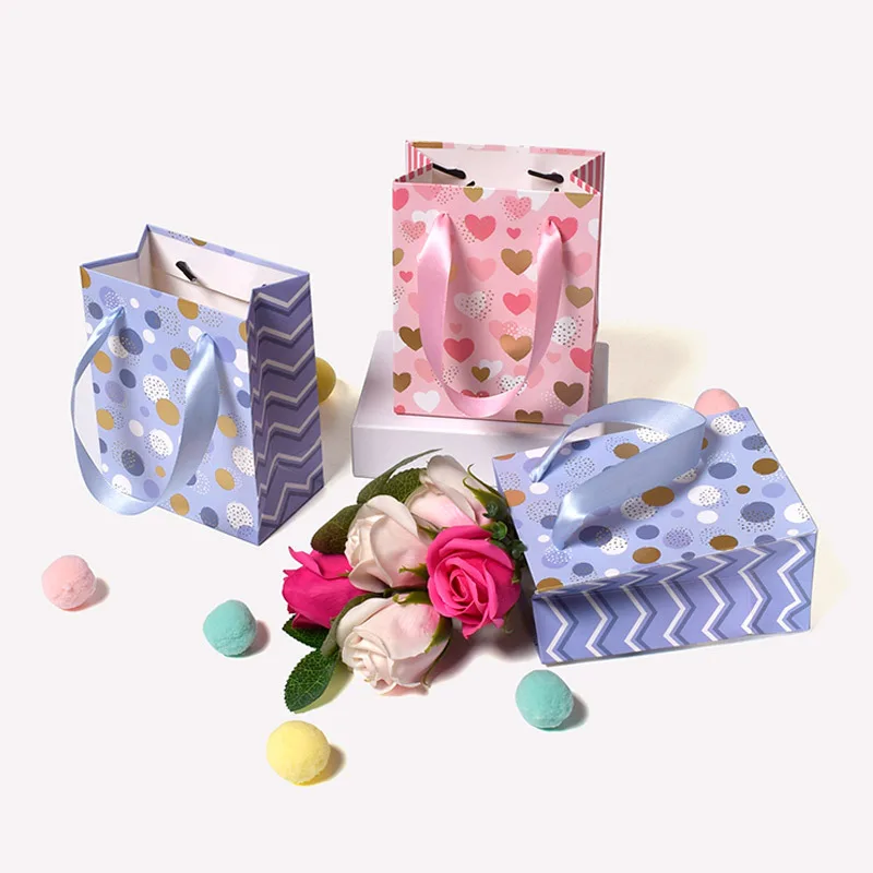 50Pcs Heart Bots Print Paper Gift Candy Bag Colored Hand-held Bronzing Bags Wedding Party Decoration Christmas Shopping Bags
50Pcs Heart Bots Print Paper Gift Candy Bag Colored Hand-held Bronzing Bags Wedding Party Decoration Christmas Shopping Bags