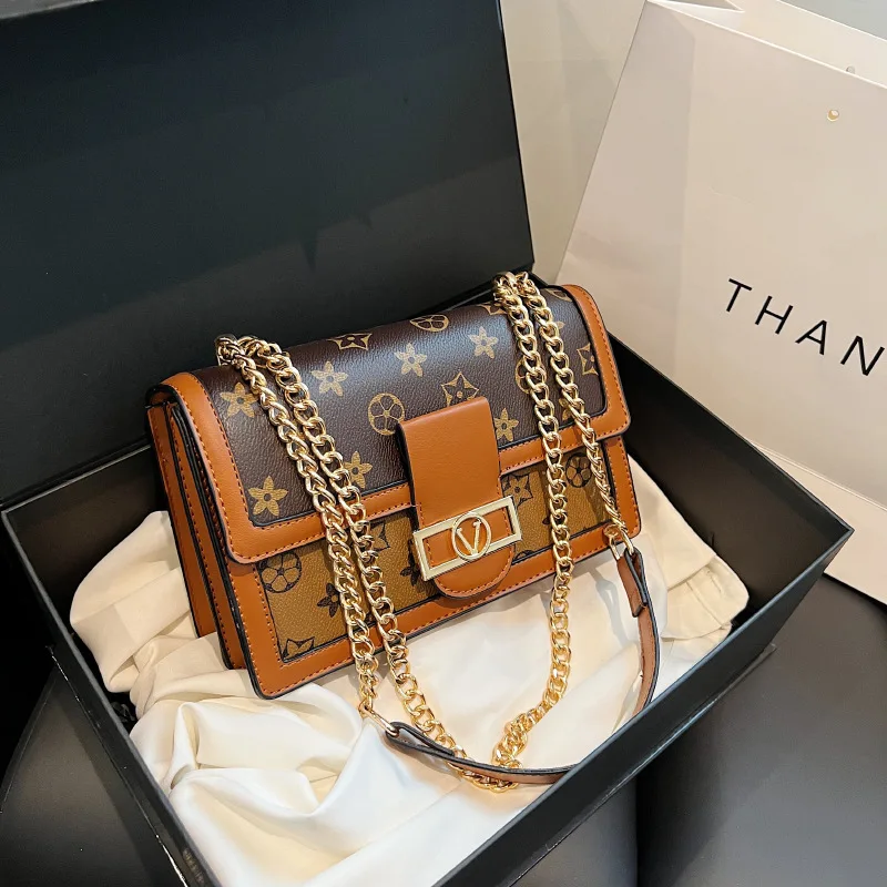 Women's Euro-American Style Small Square Bag - High-End Luxury-Inspired Chain Trim Monogram Stylish Bag
Women's Euro-American Style Small Square Bag - High-End Luxury-Inspired Chain Trim Monogram Stylish Bag