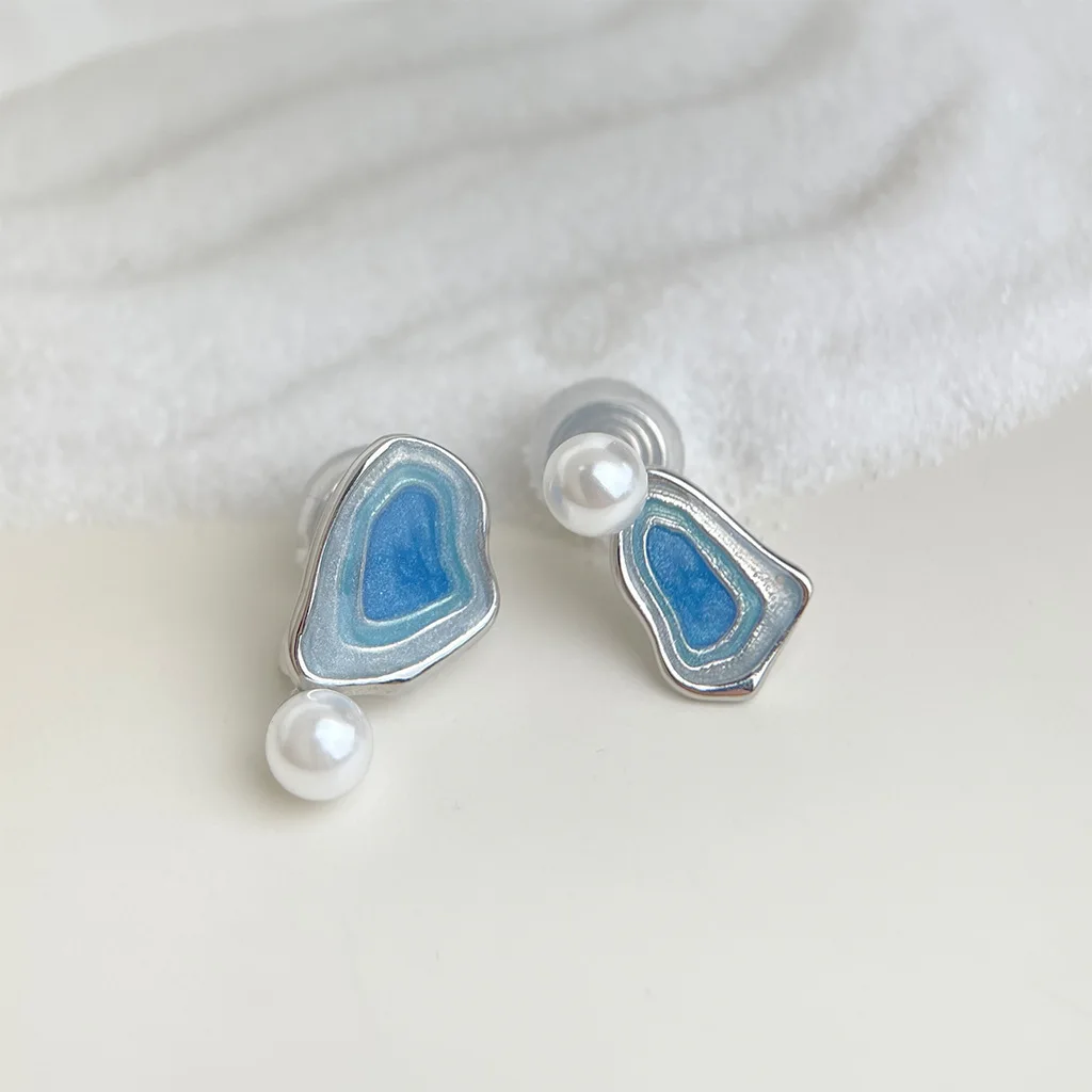 925 Silver Needle Enamel Asymmetric Earrings Salt Lake Series Designer Jewelry for Women
925 Silver Needle Enamel Asymmetric Earrings Salt Lake Series Designer Jewelry for Women