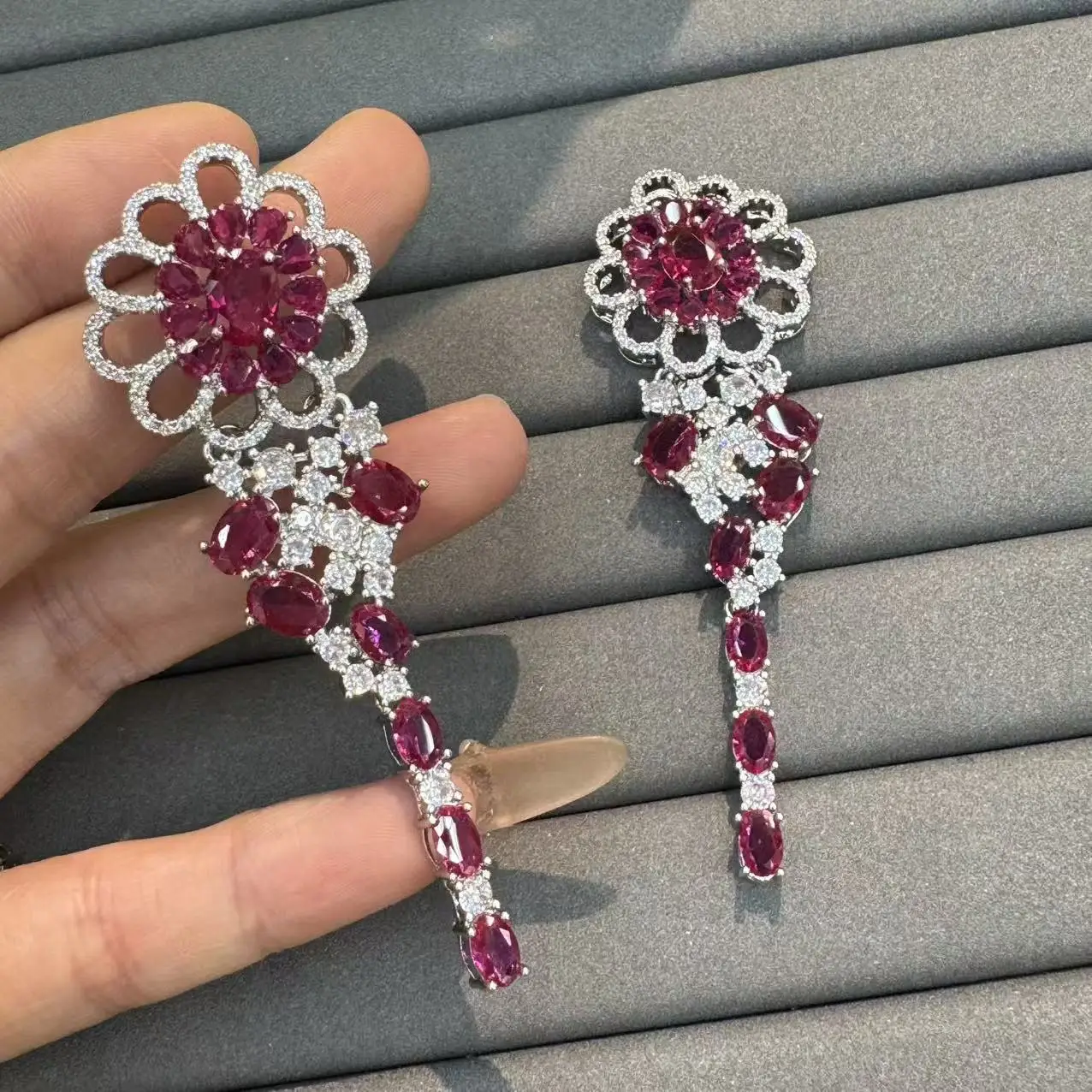zirconia flower earrings for women elegant luxury jewelry dinner party red purple multicolor floral plant dangling earrings gift
zirconia flower earrings for women elegant luxury jewelry dinner party red purple multicolor floral plant dangling earrings gift