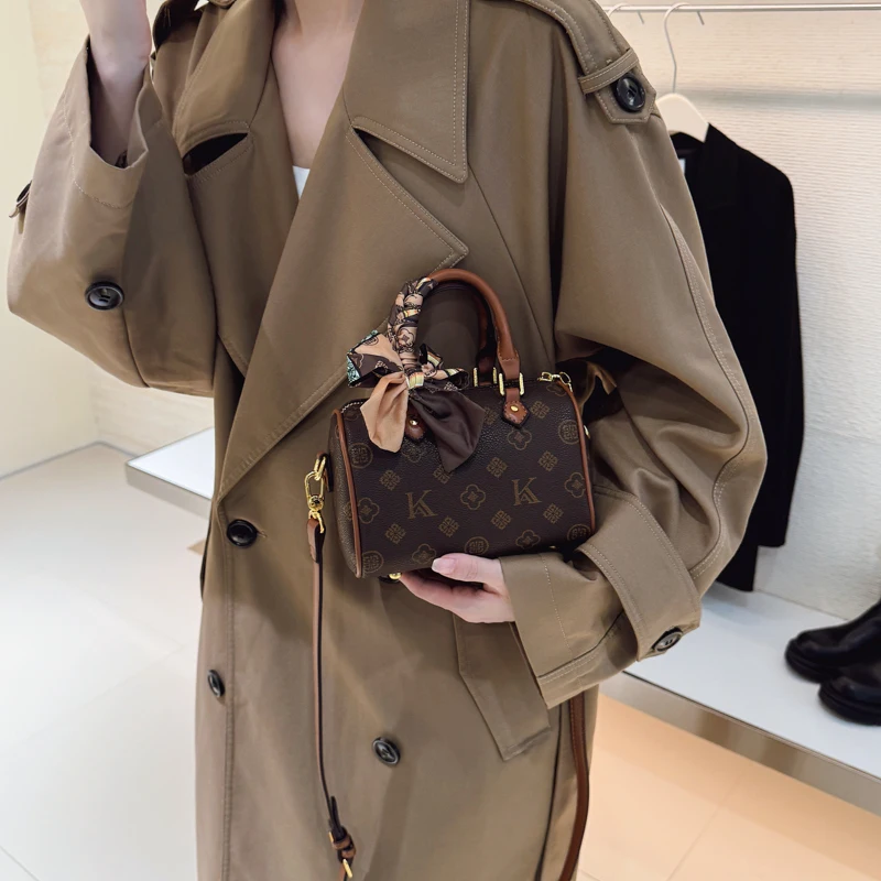 Новая модная повседневная кожаная дорожная сумка для женщин, деловых поездок, элегантная минималистичная однотонная сумка большой вместимости 
Новая модная повседневная кожаная дорожная сумка для женщин, деловых поездок, элегантная минималистичная однотонная сумка большой вместимости