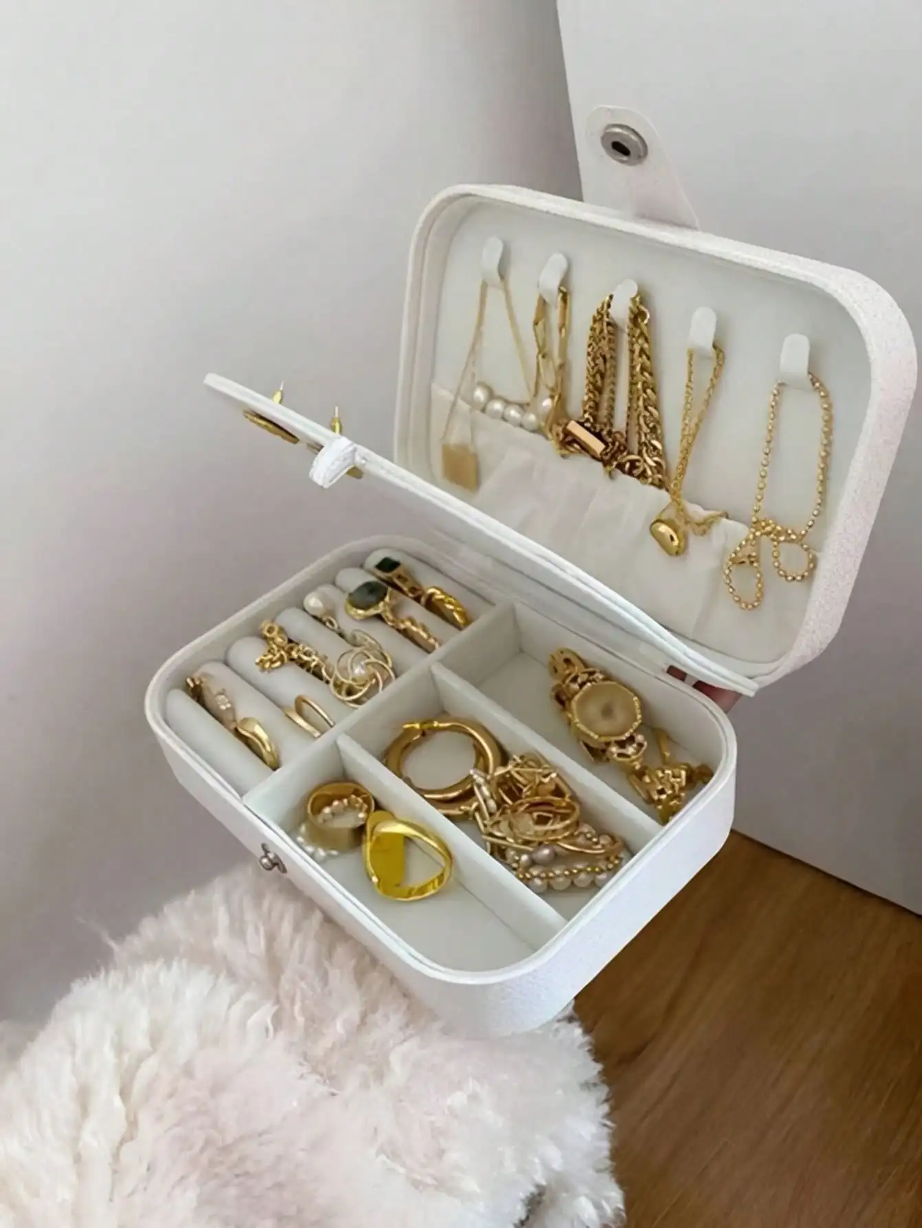 1pc Jewelry Storage Box, PU Leather Jewelry Display Case, Double Layer Waterproof Jewelry Organizer, Elegant Jewelry Box, Suitable For Earrings, Rings, Necklaces, Bracelets, Makeup Bag, Christmas, Birthday Gift For Her
1pc Jewelry Storage Box, PU Leather Jewelry Display Case, Double Layer Waterproof Jewelry Organizer, Elegant Jewelry Box, Suitable For Earrings, Rings, Necklaces, Bracelets, Makeup Bag, Christmas, Birthday Gift For Her