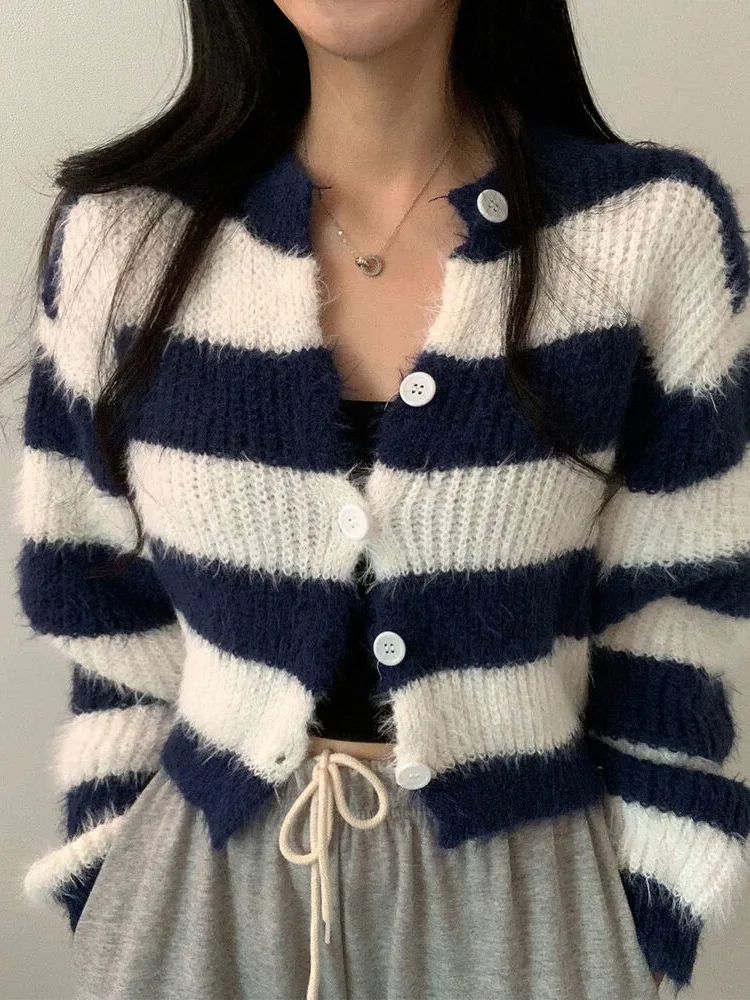 Autumn Winter Striped Student Single Button Knitwear Jaet Women round Ne ort Sle Fem Top Quali Faion Design
Autumn Winter Striped Student Single Button Knitwear Jaet Women round Ne ort Sle Fem Top Quali Faion Design
