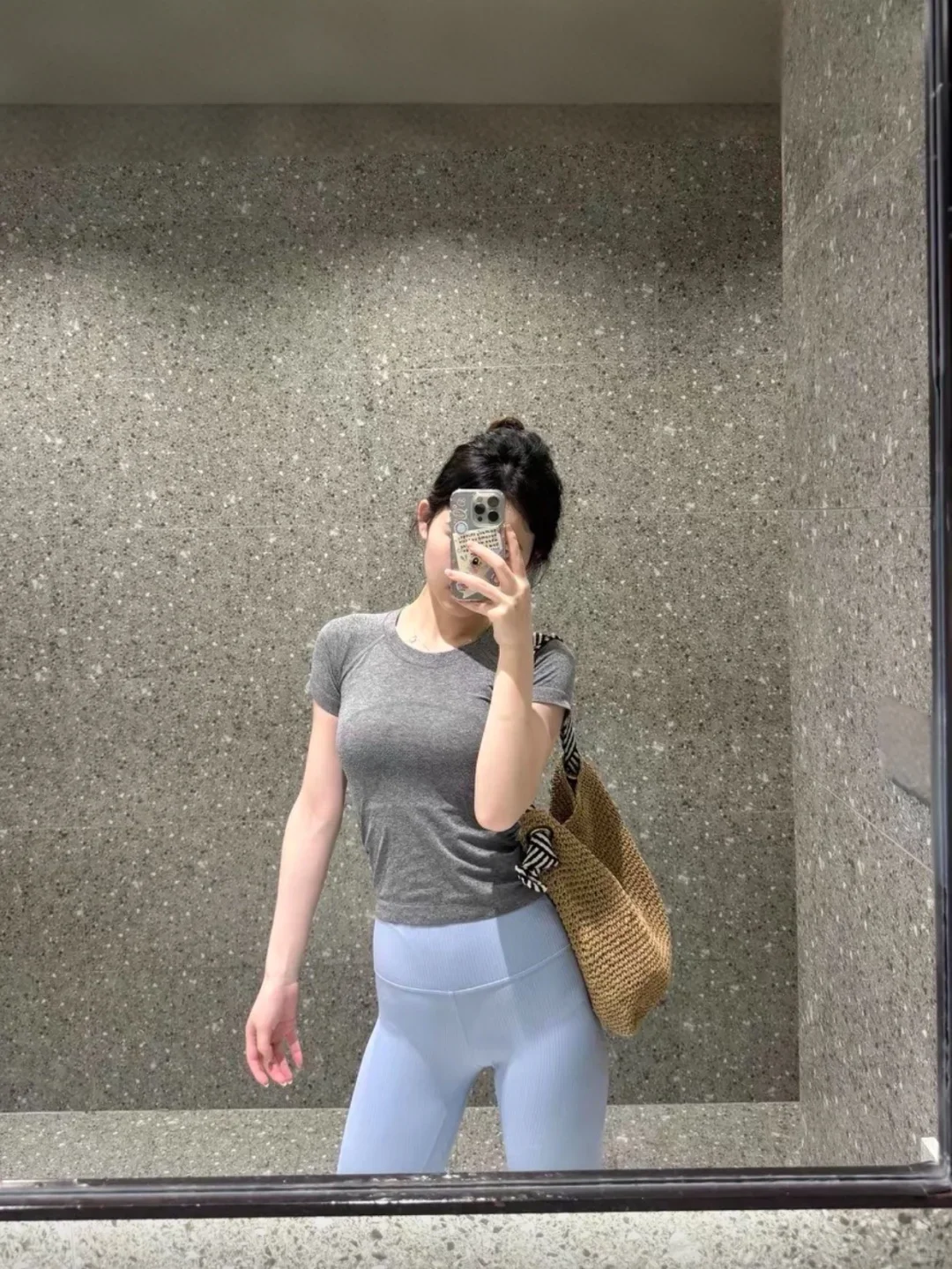 Костюм для йоги LULU FLORA Race, быстросохнущий с короткими рукавами, бесшовная футболка, женская основа с круглым вырезом, подчеркивающая талию до бедра
Костюм для йоги LULU FLORA Race, быстросохнущий с короткими рукавами, бесшовная футболка, женская основа с круглым вырезом, подчеркивающая талию до бедра