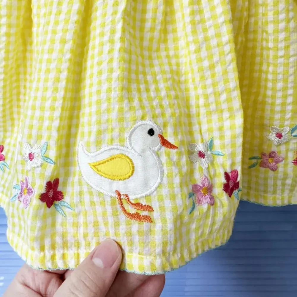 Sleeveless Design Baby Girl Romper Dress Duck Print Yellow Gingham Princess Dress Cotton Material Floral Embroidery
Sleeveless Design Baby Girl Romper Dress Duck Print Yellow Gingham Princess Dress Cotton Material Floral Embroidery