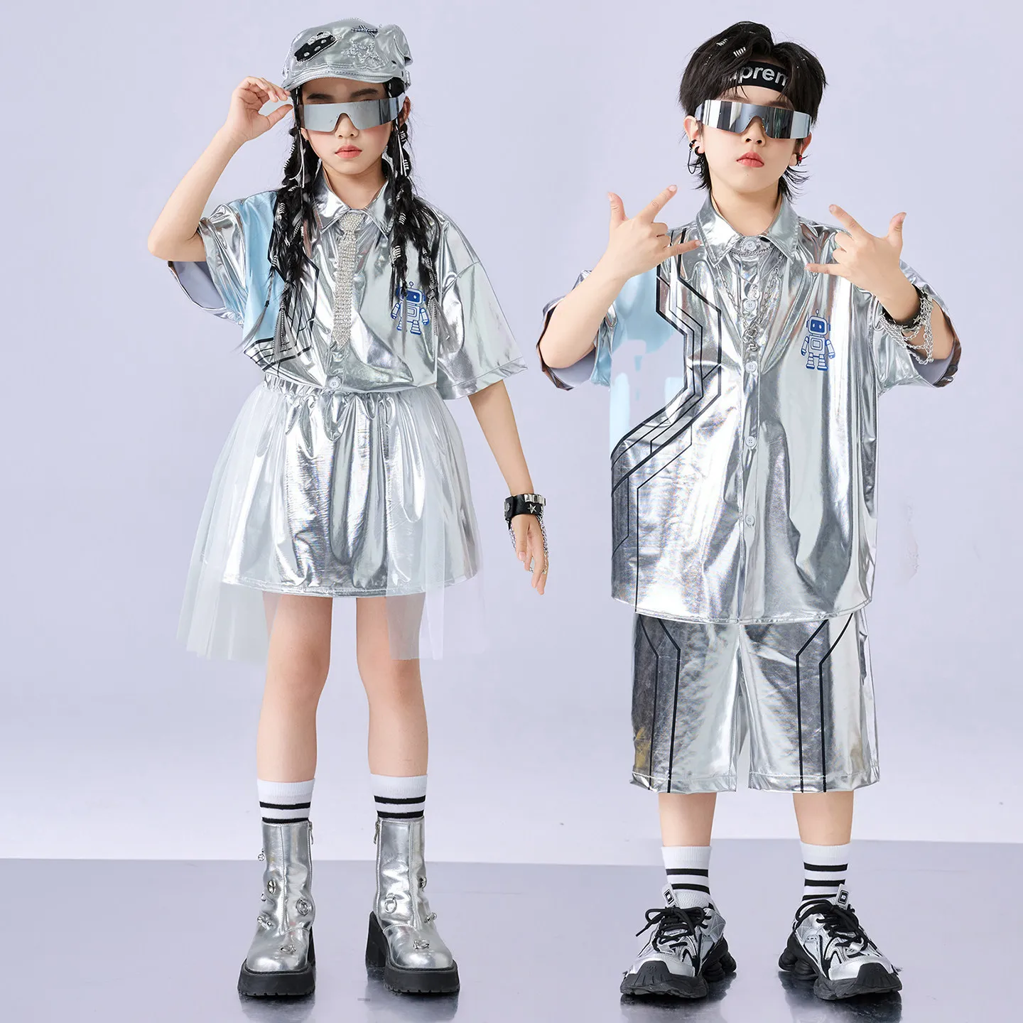 1set/lot Boy girl Short sleeve Hip-hop Set Silver Color Jazz Dance Costume Children Performance jazz Clothes Dance Costume
1set/lot Boy girl Short sleeve Hip-hop Set Silver Color Jazz Dance Costume Children Performance jazz Clothes Dance Costume