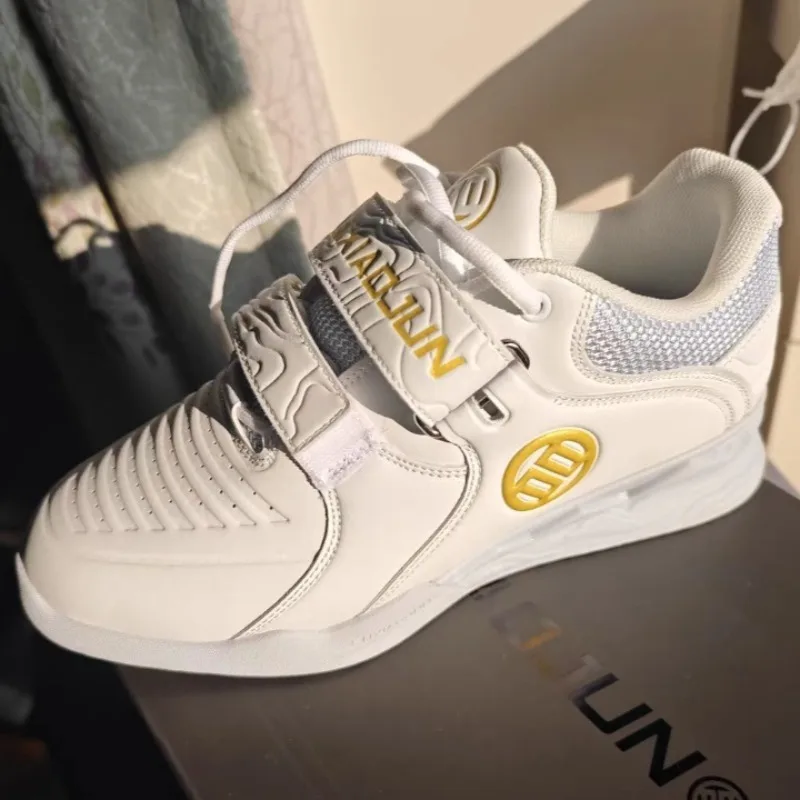 2026 New Luxury Comfortable Gym Training Shoe Weight Lifting Sneaker Anti-Slip Squat Hard Pull Shoes Top Quality Sport Shoes Man
2026 New Luxury Comfortable Gym Training Shoe Weight Lifting Sneaker Anti-Slip Squat Hard Pull Shoes Top Quality Sport Shoes Man
