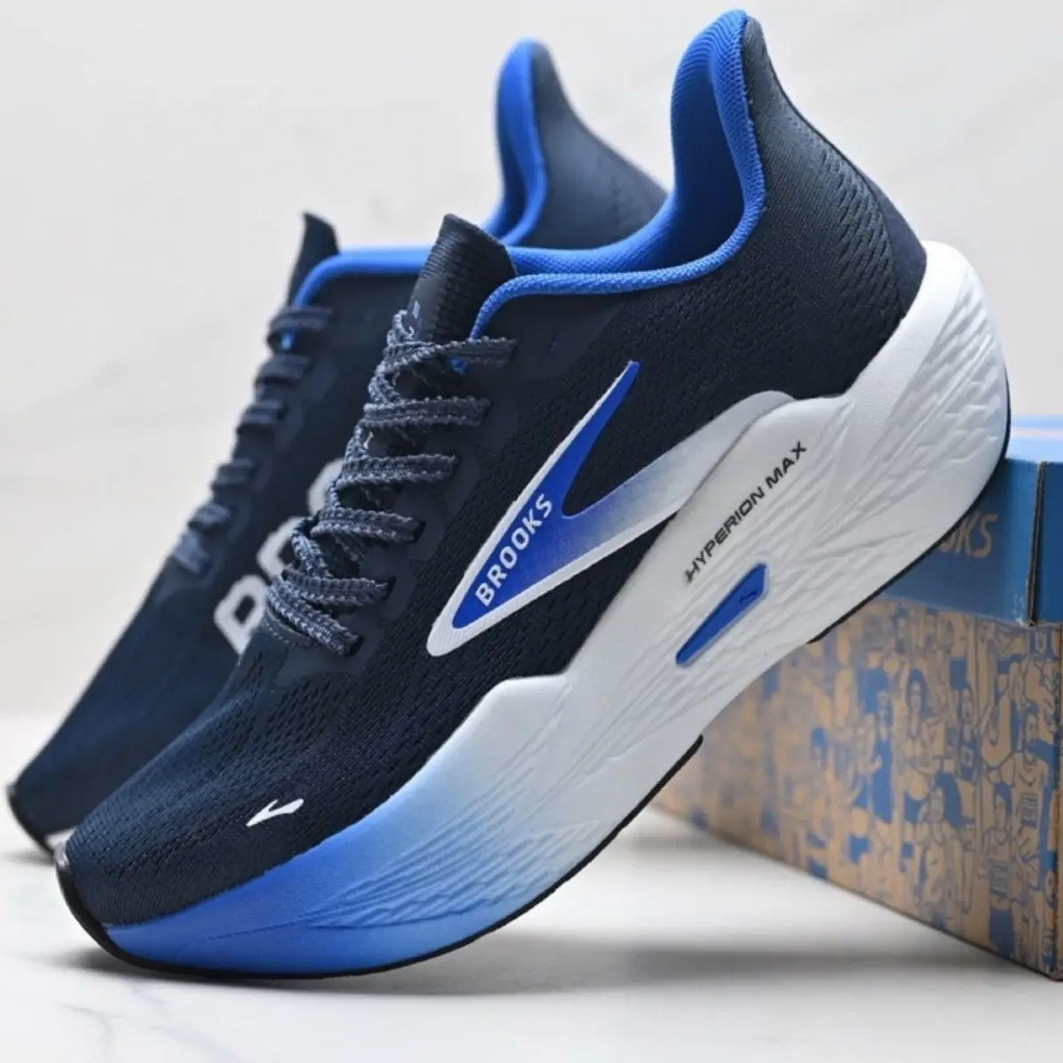 New sports and casual shoes, retro thick bottom running shoes, fashionable and versatile heightening couple sports shoes
New sports and casual shoes, retro thick bottom running shoes, fashionable and versatile heightening couple sports shoes