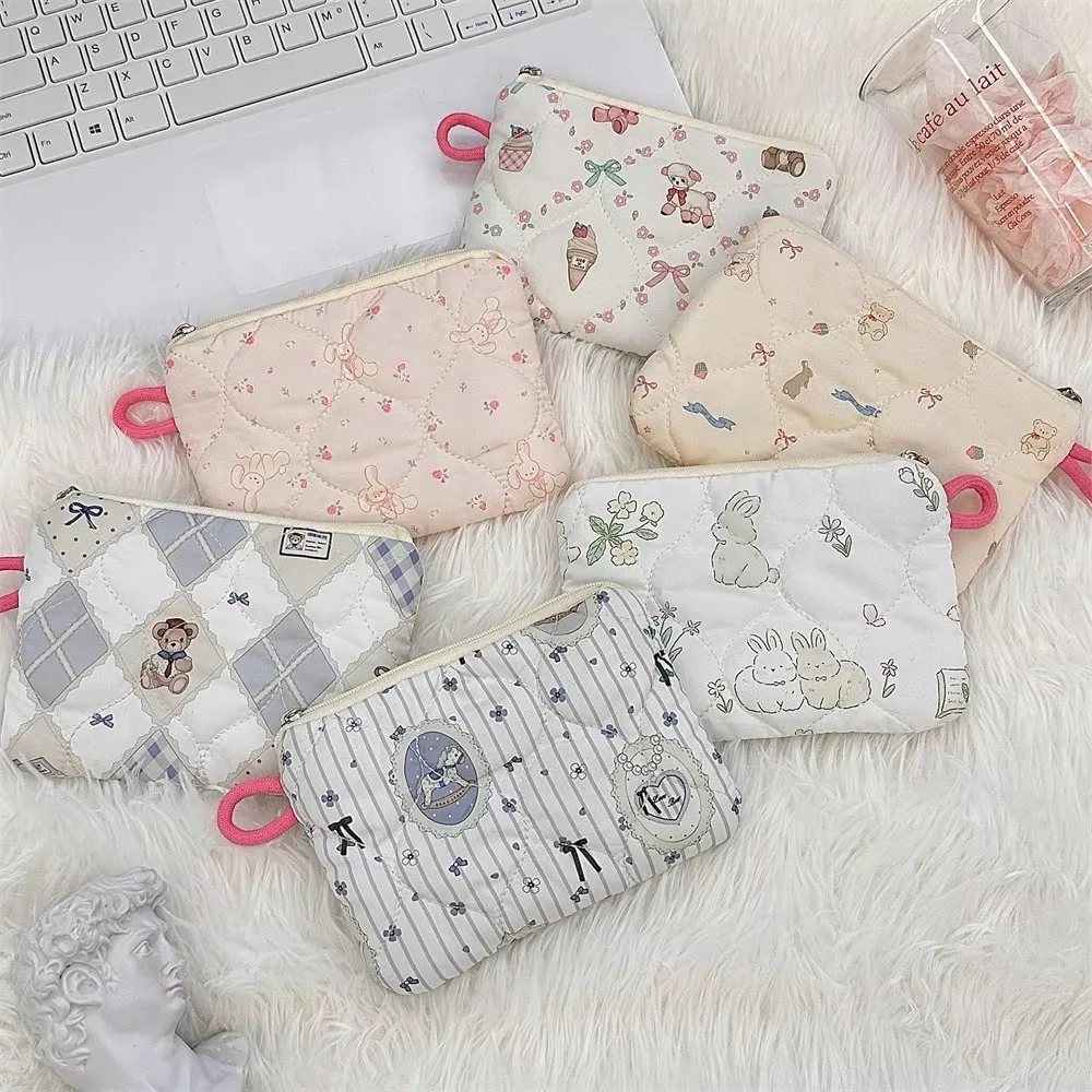 Portable Cartoon Cosmetic Bag Multifunctional Lightweight Coin Purse Lipstick Earphone Card Storage Bag Travel
Portable Cartoon Cosmetic Bag Multifunctional Lightweight Coin Purse Lipstick Earphone Card Storage Bag Travel