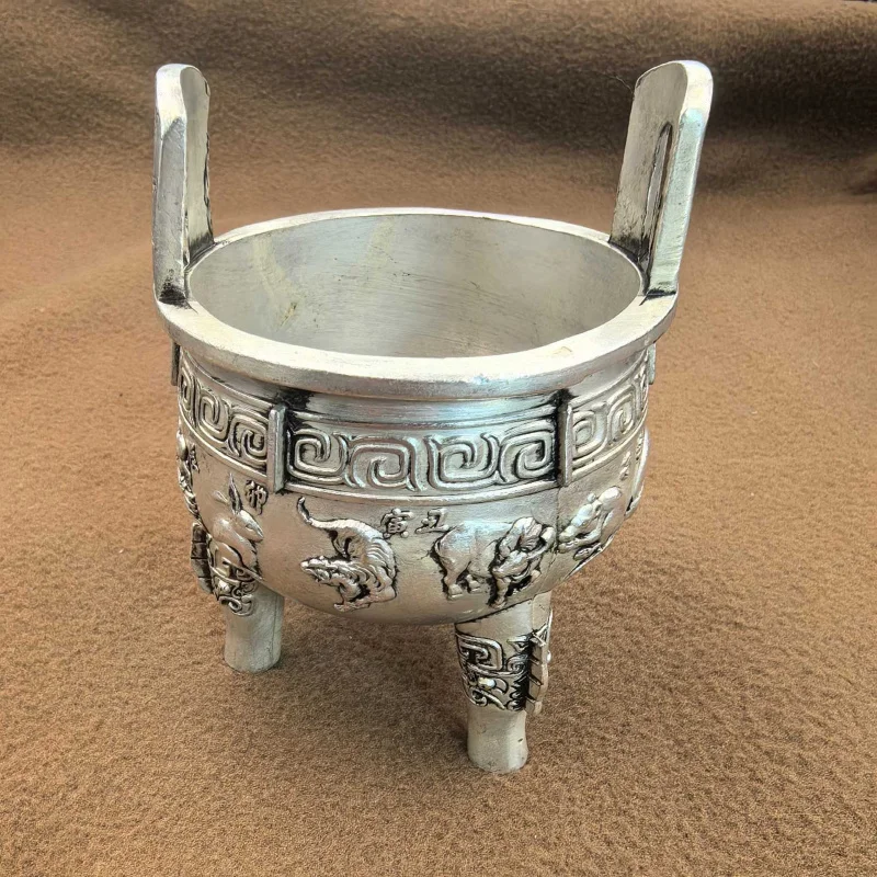 Antique-Style Silver-Plated Three-Legged Zodiac Round Censer Double-Ear Relief Copper Incense Burner Ornam
Antique-Style Silver-Plated Three-Legged Zodiac Round Censer Double-Ear Relief Copper Incense Burner Ornam