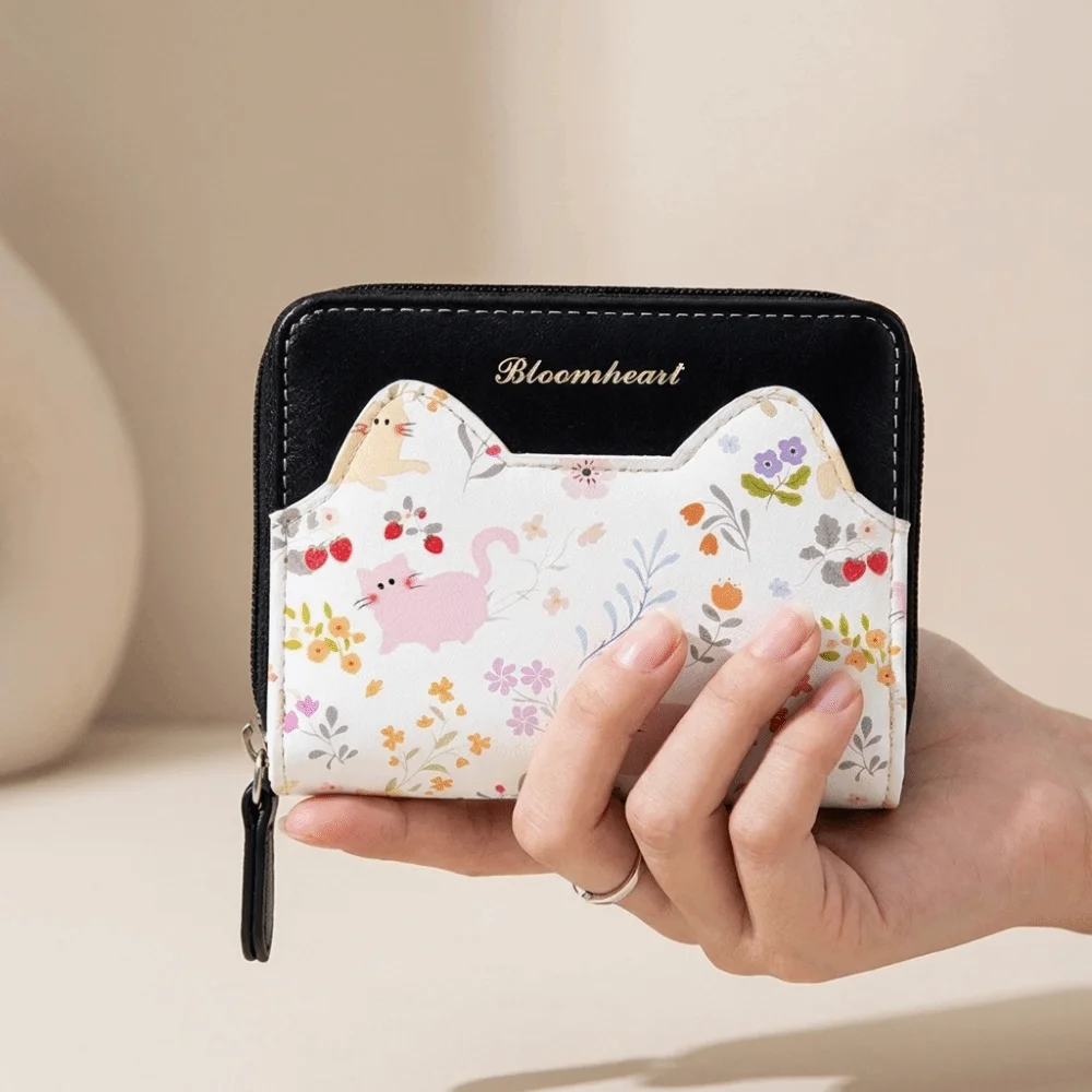 Sweet Cartoon Cat Floral Print Wallet Zipper Closure Multi Card Slots Short Wallet Minimalist PU Leather Coin Purse For Students
Sweet Cartoon Cat Floral Print Wallet Zipper Closure Multi Card Slots Short Wallet Minimalist PU Leather Coin Purse For Students