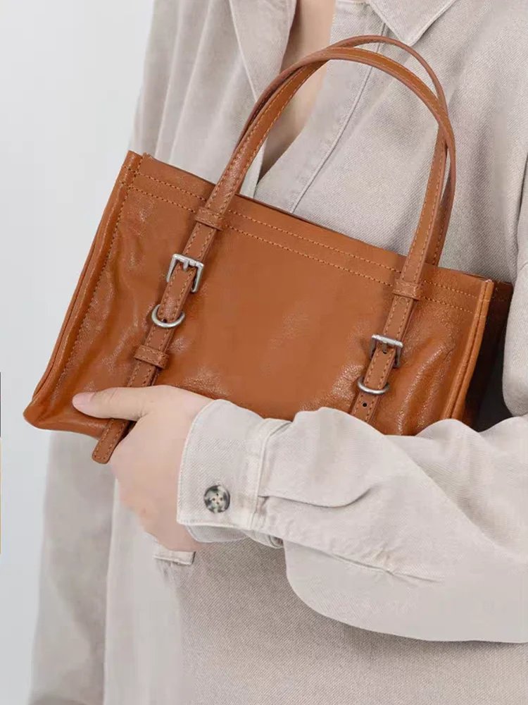 Коричневая модная уникальная женская сумка-тоут из натуральной кожи, простая сумка через плечо из натуральной кожи, новинка
Коричневая модная уникальная женская сумка-тоут из натуральной кожи, простая сумка через плечо из натуральной кожи, новинка