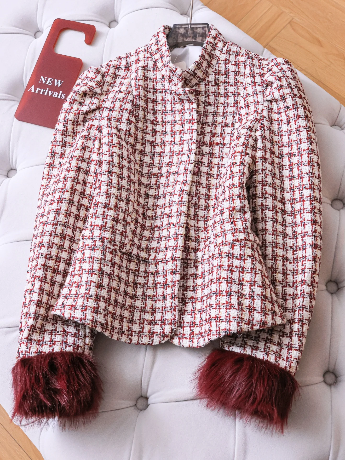 Tartan Plaid Fake Fur Effect Long Sleeve Stand Collar Women's Jacket Spring 2026 Luxury Style Slim Fit Polyester Fiber Coat
Tartan Plaid Fake Fur Effect Long Sleeve Stand Collar Women's Jacket Spring 2026 Luxury Style Slim Fit Polyester Fiber Coat