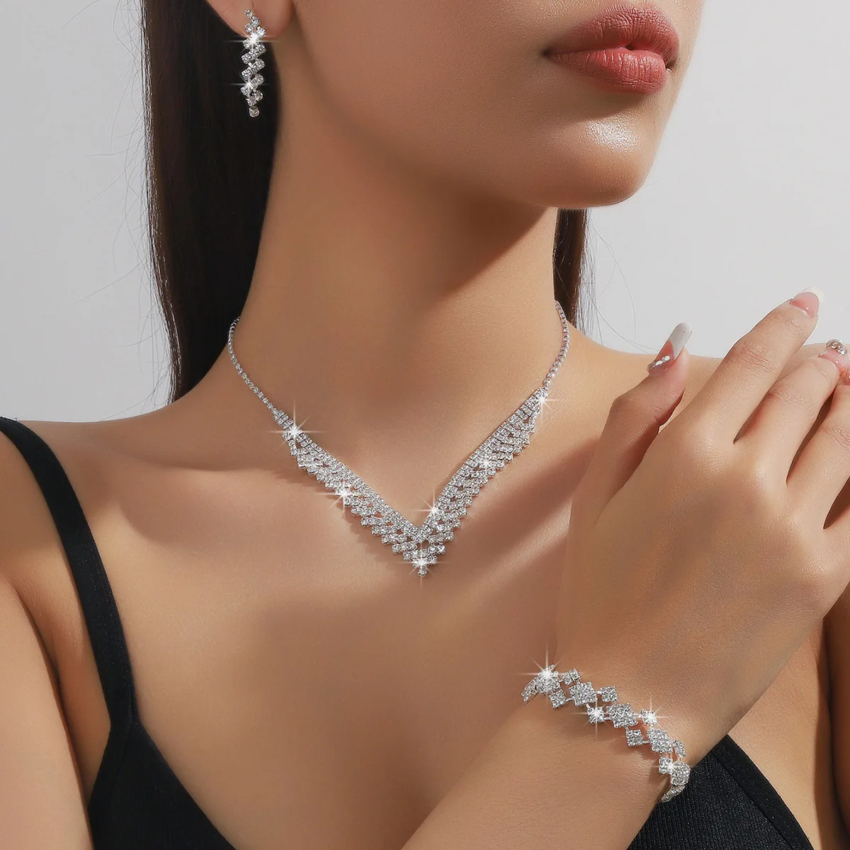 4/3 Pieces Of Wedding Season Women's Claw Chain Series Earrings, Necklaces, Bracelets, Jewelry Sets, Banquet And Holiday Gifts92
4/3 Pieces Of Wedding Season Women's Claw Chain Series Earrings, Necklaces, Bracelets, Jewelry Sets, Banquet And Holiday Gifts92
