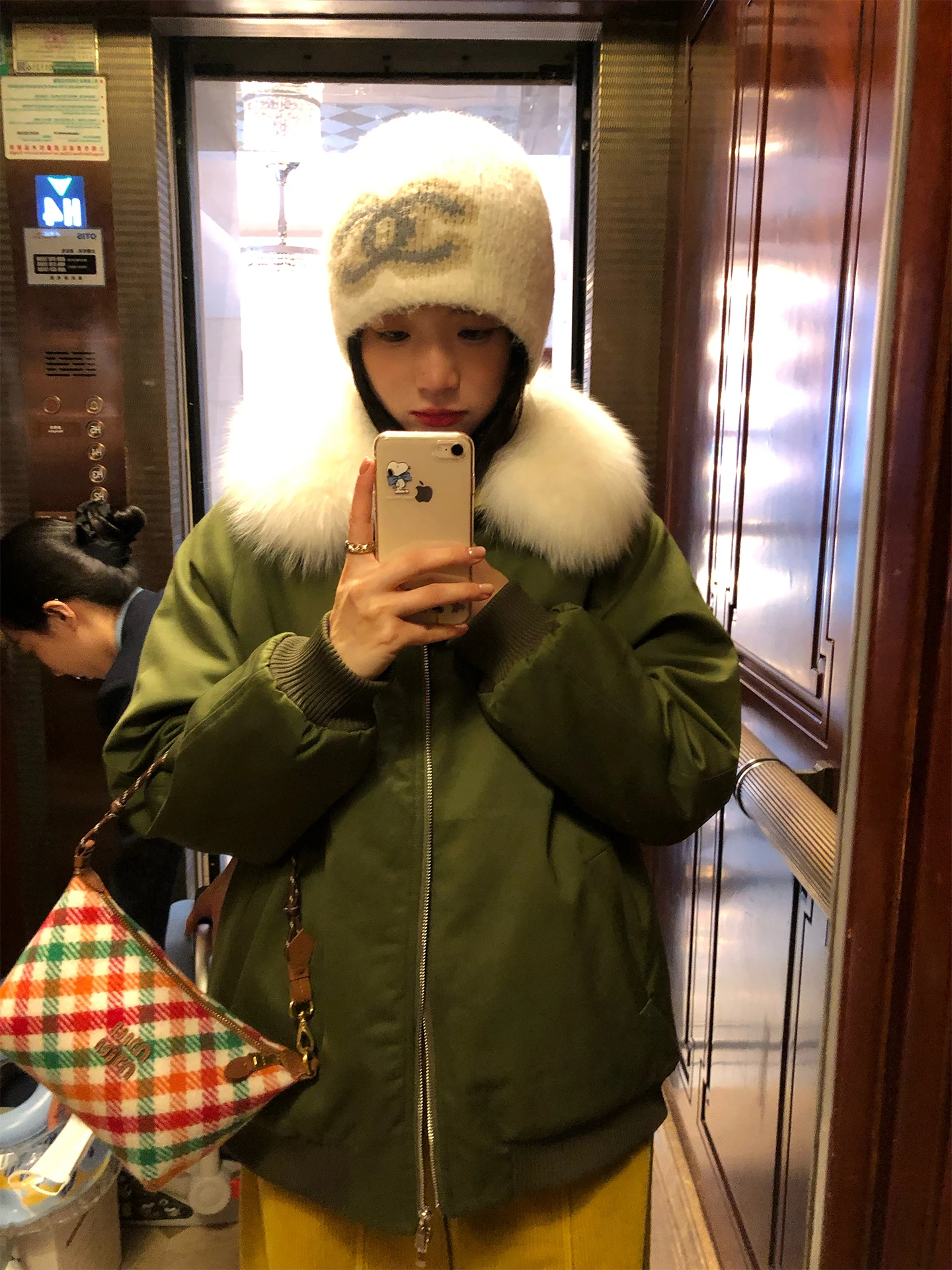 Warm een Cotton Jaet with Large Fur Collar Thiened Autumn Winter Coat for ort Women Commute Sle Korean Loose Fit
Warm een Cotton Jaet with Large Fur Collar Thiened Autumn Winter Coat for ort Women Commute Sle Korean Loose Fit