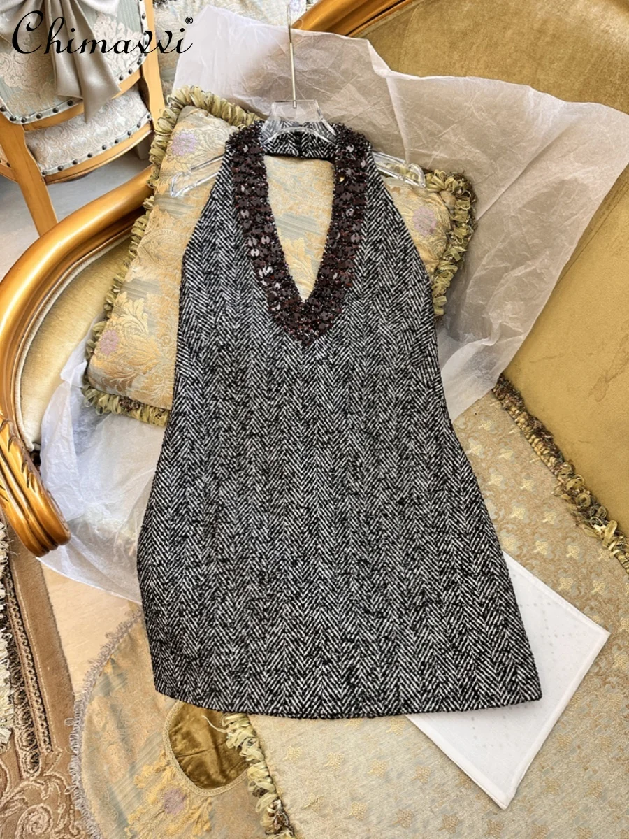 New 2023 Autumn and Winter High-End Sexy Backless Halter Beaded V-neck Dress Slim Fit Short Elegant Party Dress for Women 
New 2023 Autumn and Winter High-End Sexy Backless Halter Beaded V-neck Dress Slim Fit Short Elegant Party Dress for Women