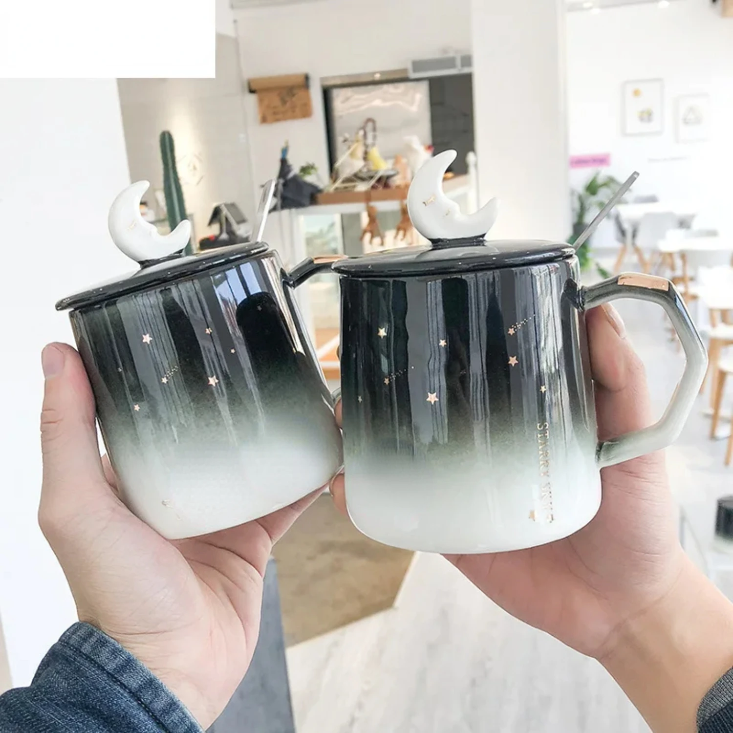Creative Star Pattern Ceramic Coffee Mug with Lid and Spoon - 400ml - Ideal for Lovers, Children, Milk, Juice - Stylish Drinkwar
Creative Star Pattern Ceramic Coffee Mug with Lid and Spoon - 400ml - Ideal for Lovers, Children, Milk, Juice - Stylish Drinkwar