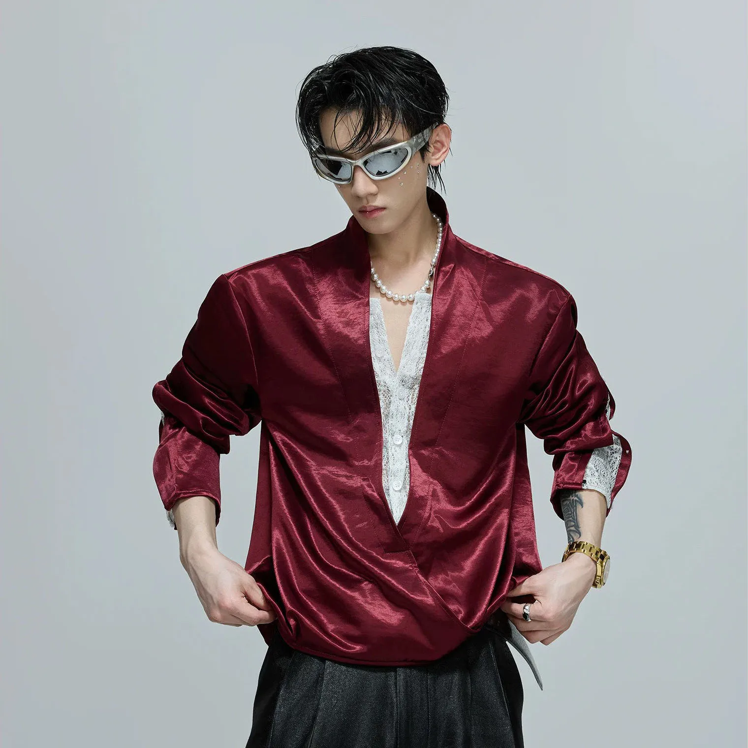 Men's V-neck Satin Fake Two-piece Shirt French Fashion Elegant Luxurious Design Male Long Sleeve Lace Patchwork Shirts
Men's V-neck Satin Fake Two-piece Shirt French Fashion Elegant Luxurious Design Male Long Sleeve Lace Patchwork Shirts