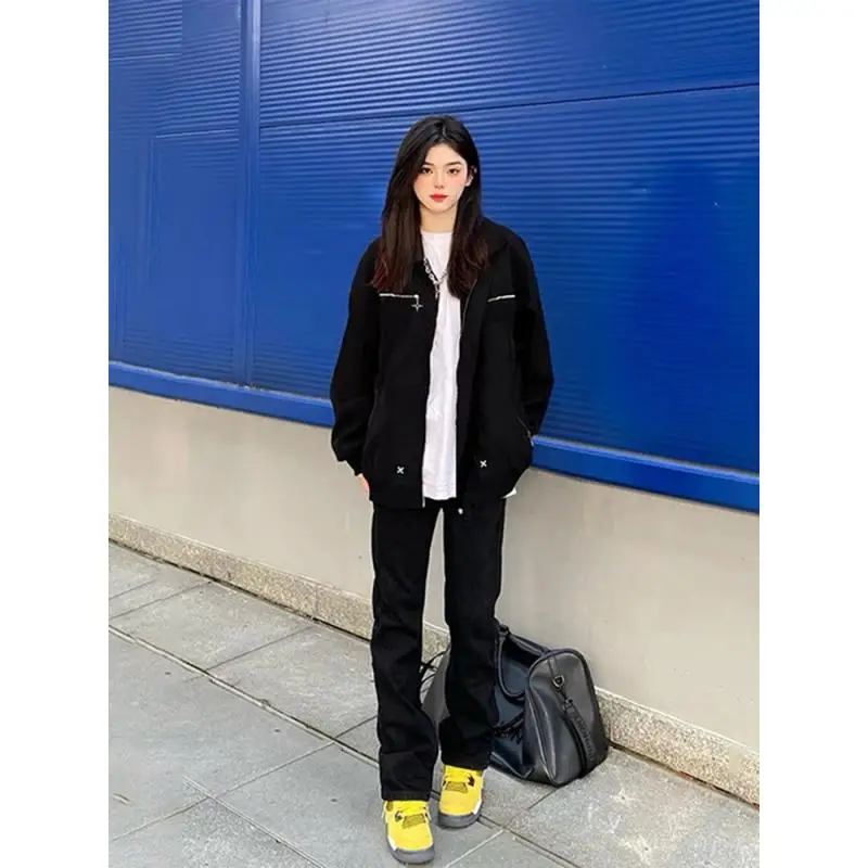 Мужская куртка Pilot Jaet для весны и осени от Jiangsu Anghai Cleanfit: Американский бейсбольный стиль, свободный крой, на молнии
Мужская куртка Pilot Jaet для весны и осени от Jiangsu Anghai Cleanfit: Американский бейсбольный стиль, свободный крой, на молнии